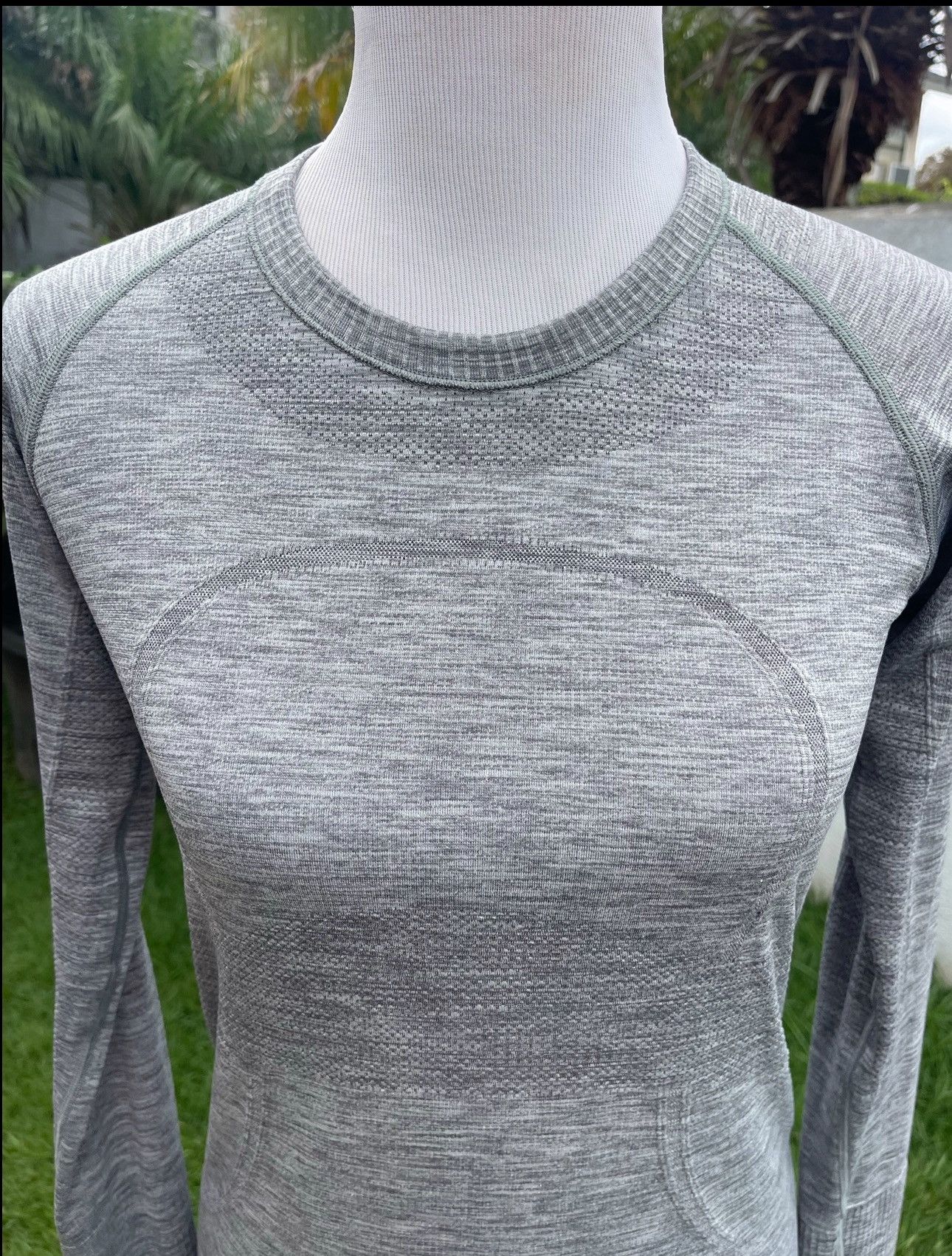 Lululemon Lululemon Swiftly Tech Long Sleeve Womens 8 Gray Thumb Holes Size M / US 6-8 / IT 42-44 - 4 Thumbnail