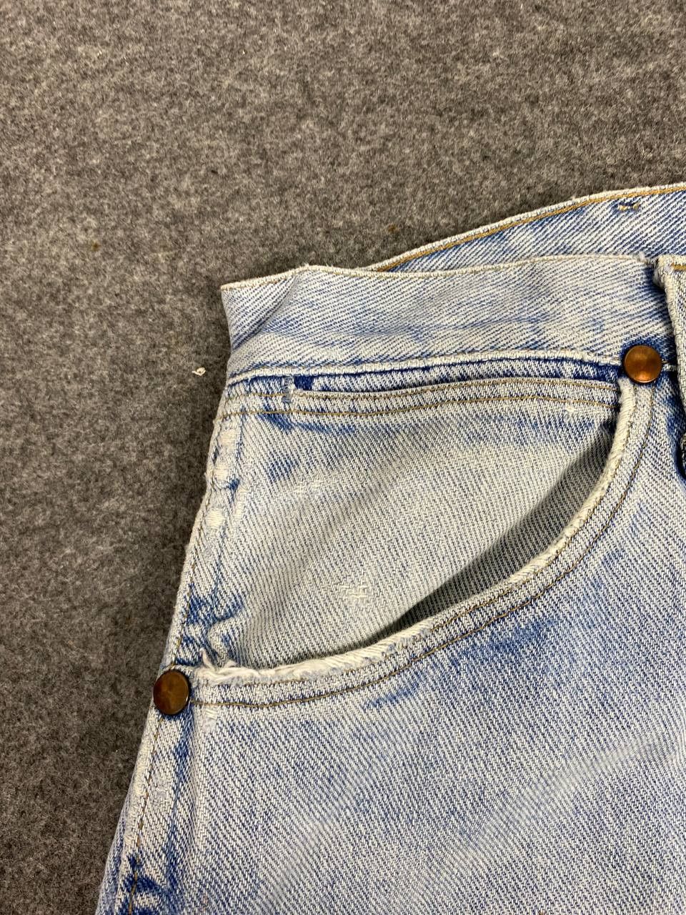 Wrangler vintage wrangler lightwash distressed denim Size US 37 - 10 Thumbnail