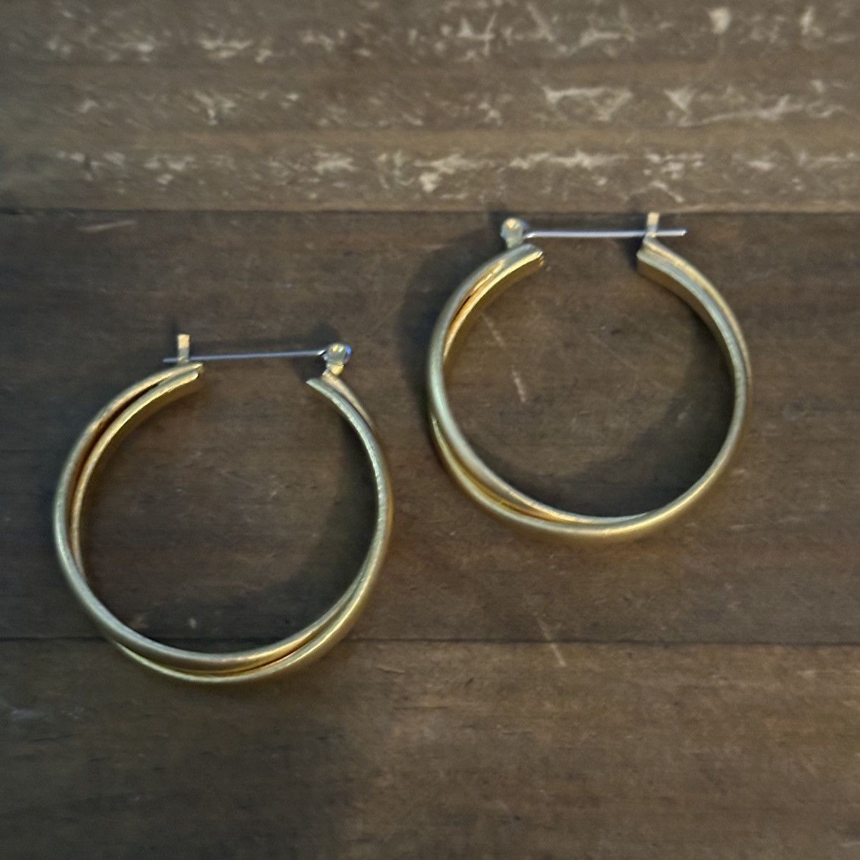 Other Brushed gold tone intertwined hoop earrings Size ONE SIZE - 5 Thumbnail