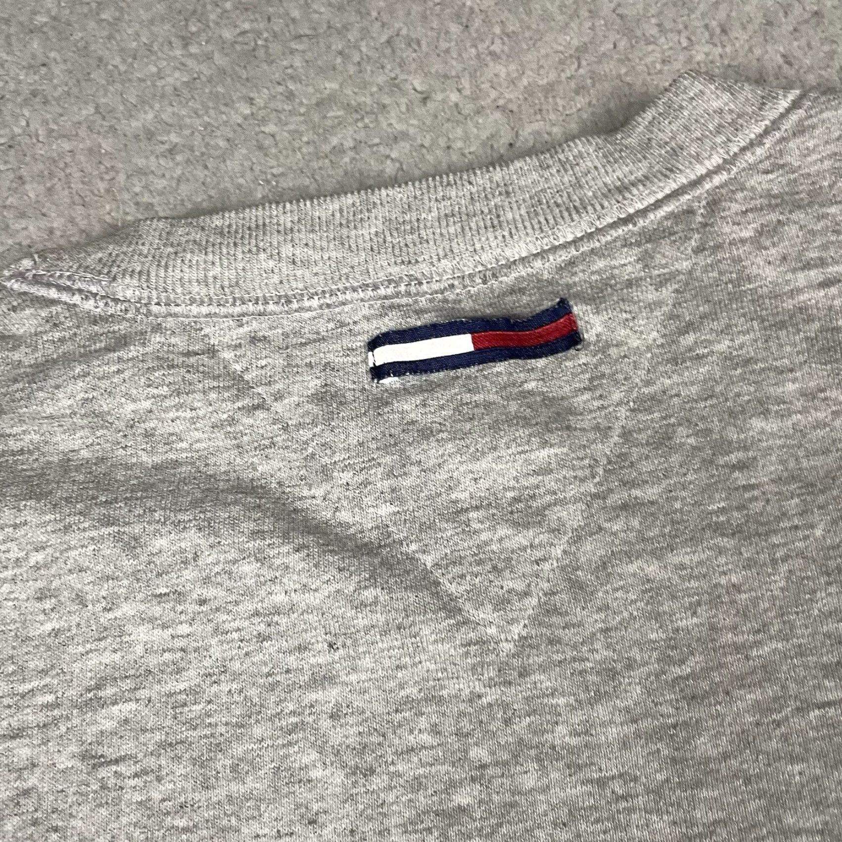 Tommy Hilfiger VINTAGE Tommy Hilfiger Sweatshirt Adult XL Gray 90s Classic Distressed Flag Logo Pullover Crew Neck Unisex Mens Womens Size US XL / EU 56 / 4 - 6 Thumbnail