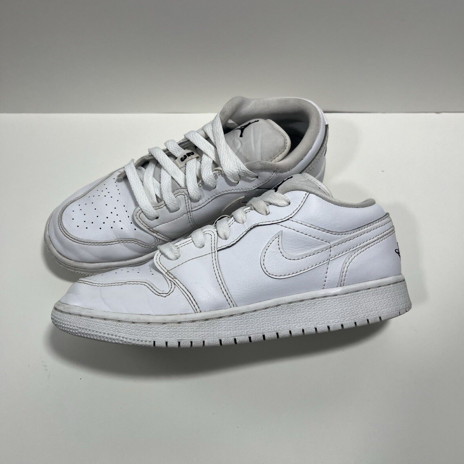 Jordan Brand SZ 4.5Y / 6 W - Jordan 1 Low Triple White (553560 101) Size US 6 / IT 36 - 1 Thumbnail