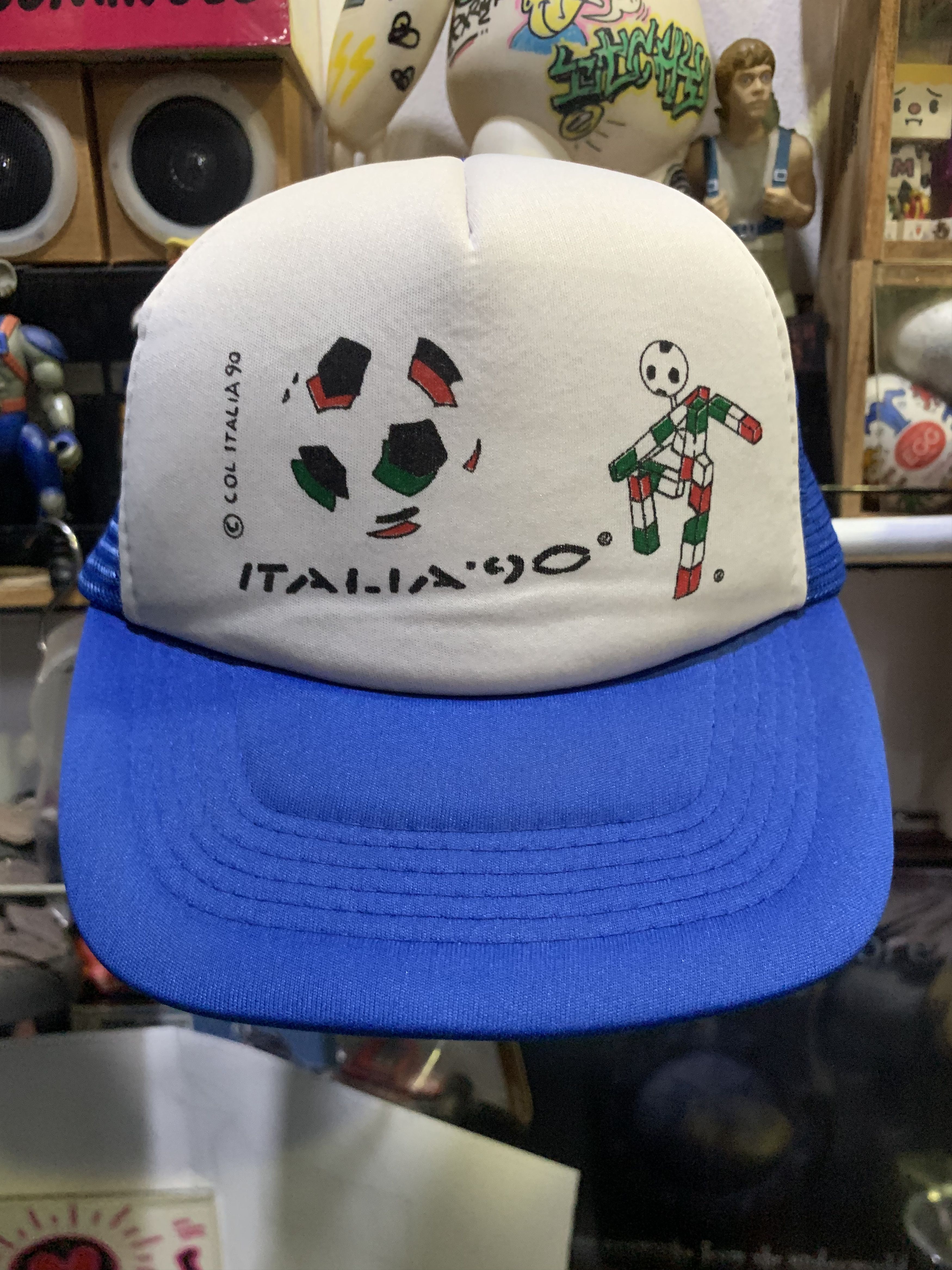 Vintage Vintage WORLD CUP ITALIA 90 “Logo” ©️COL Italia 1990 Trucker Size ONE SIZE - 1 Thumbnail