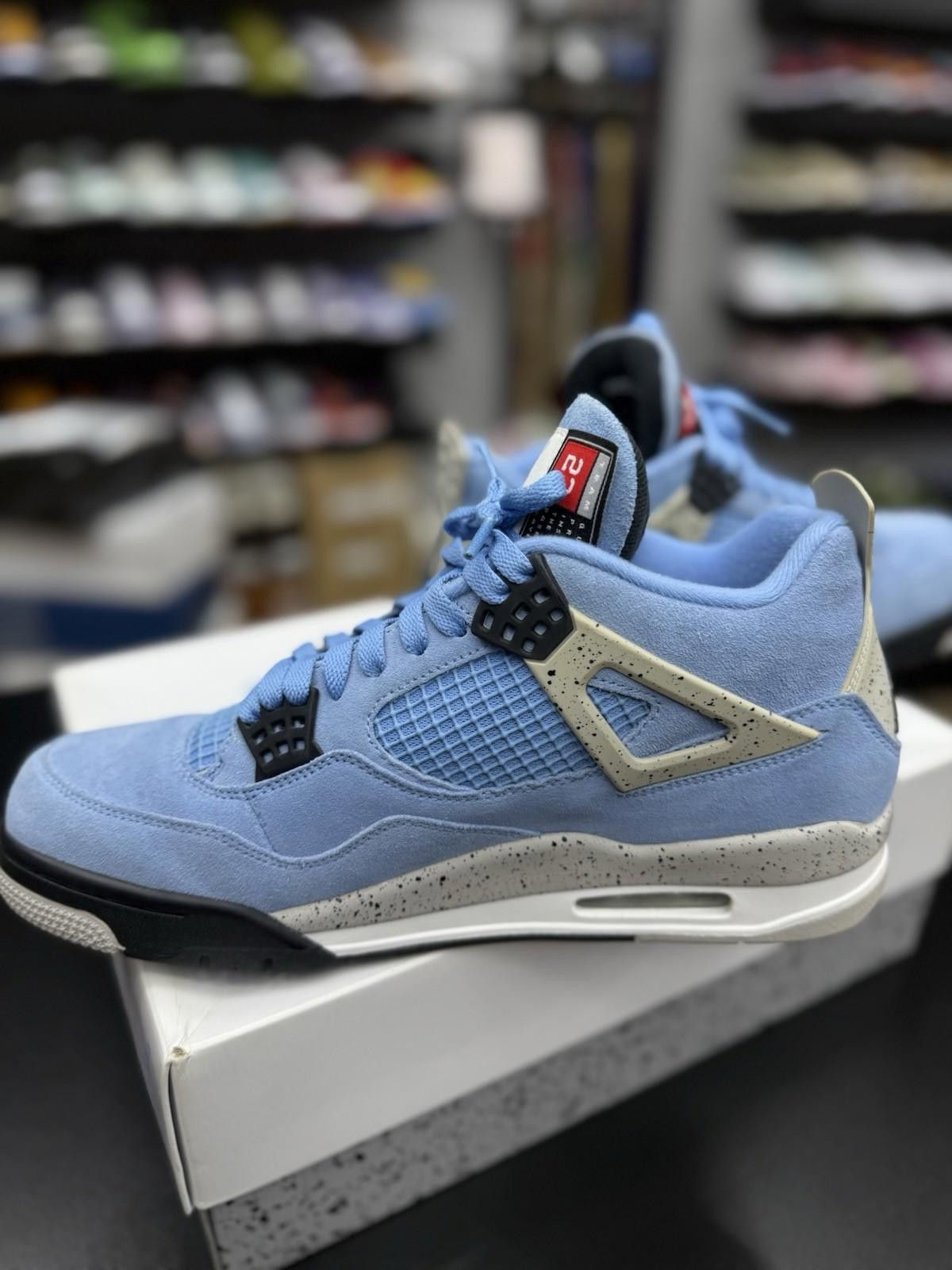 Jordan Brand Size 10.5 - Air Jordan 4 Retro University Blue/Black UNC Size US 10.5 / EU 43-44 - 7 Thumbnail