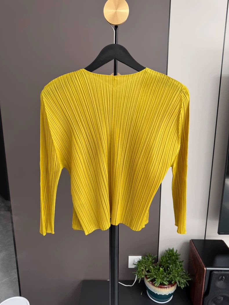 Issey Miyake Issey Miyake size:3 Yellow pleated cardigan Size S / US 4 / IT 40 - 2 Thumbnail