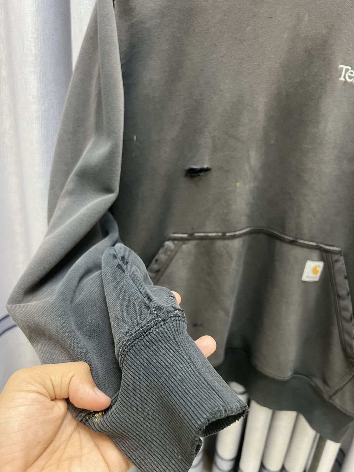 Carhartt THRASHED FADED CARHARTT DISTRESSED OVERSIZE BLANK HOODIE Size US XL / EU 56 / 4 - 3 Thumbnail