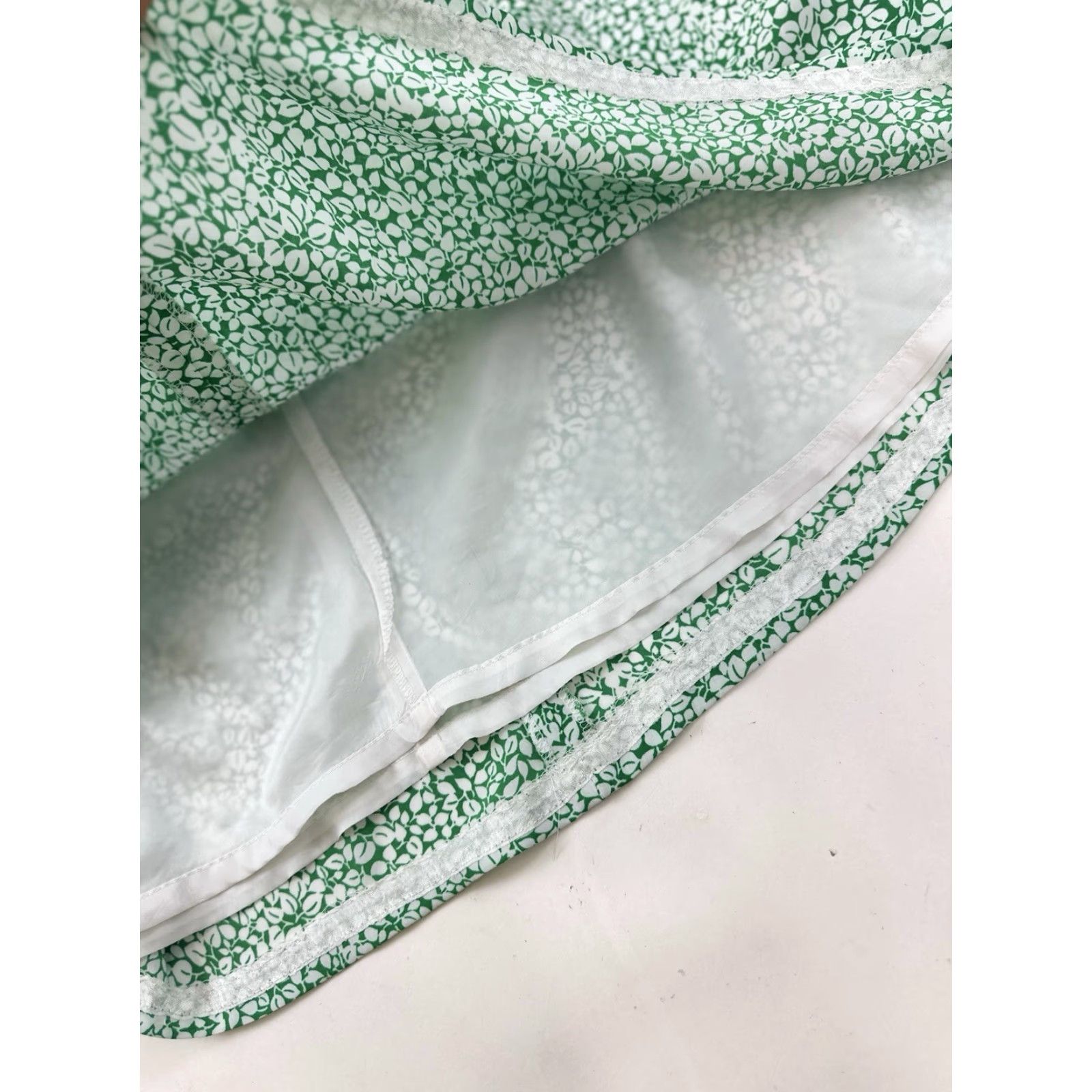 Vintage VINTAGE J.H Collectibles Skirt Women’s 2 Midi Green Leaves Polyester EUC Union Made Size 26" / US 2 / IT 38 - 7 Thumbnail