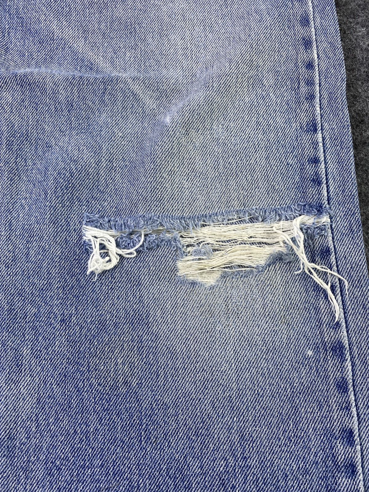 Jean × Levi's × Vintage VINTAGE LEVIS 505 DISTRESS BLUE WASH JEANS - J895 Size US 31 - 12 Thumbnail