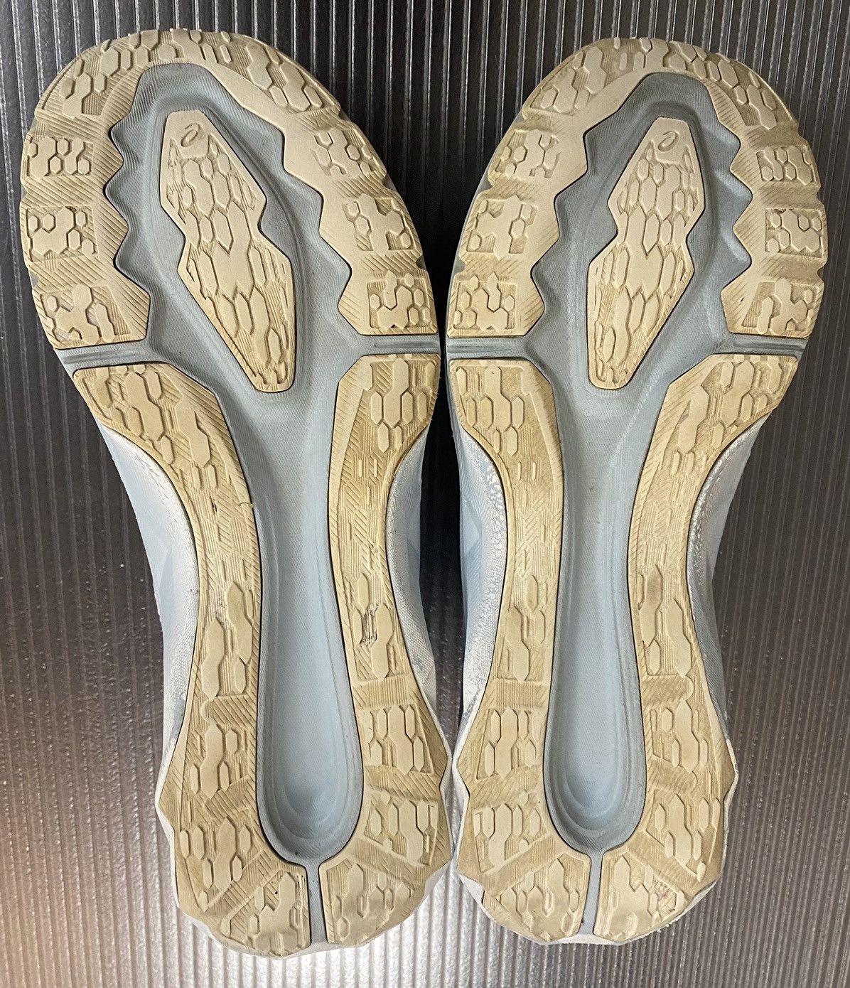 Asics ASICS NOVABLAST WHITE AQUA ANGEL 10 Size US 10 / IT 40 - 9 Thumbnail