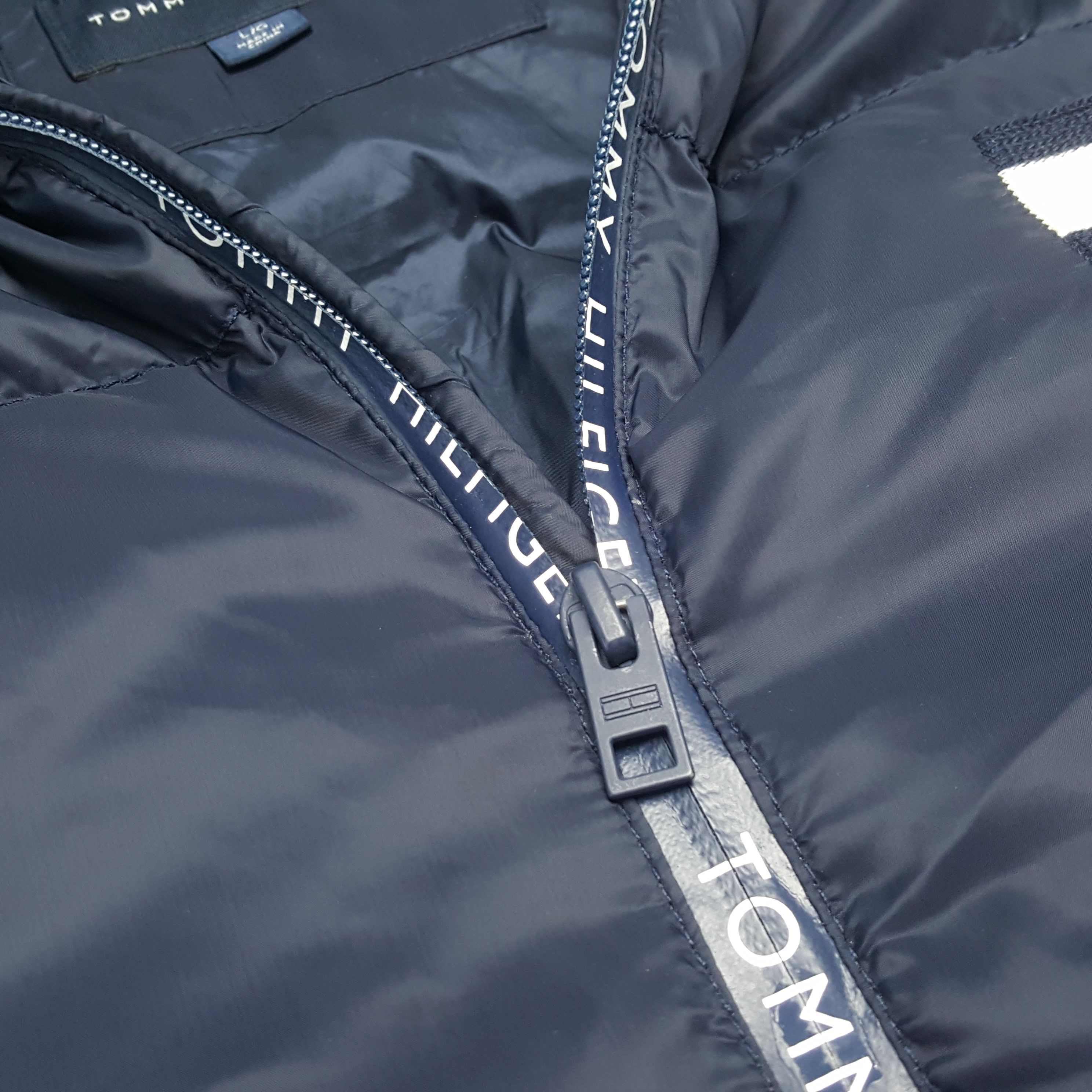 Tommy Hilfiger Vintage Tommy Hilfiger Big Logo Puffer Hoodie RR24 Size US XL / EU 56 / 4 - 7 Thumbnail