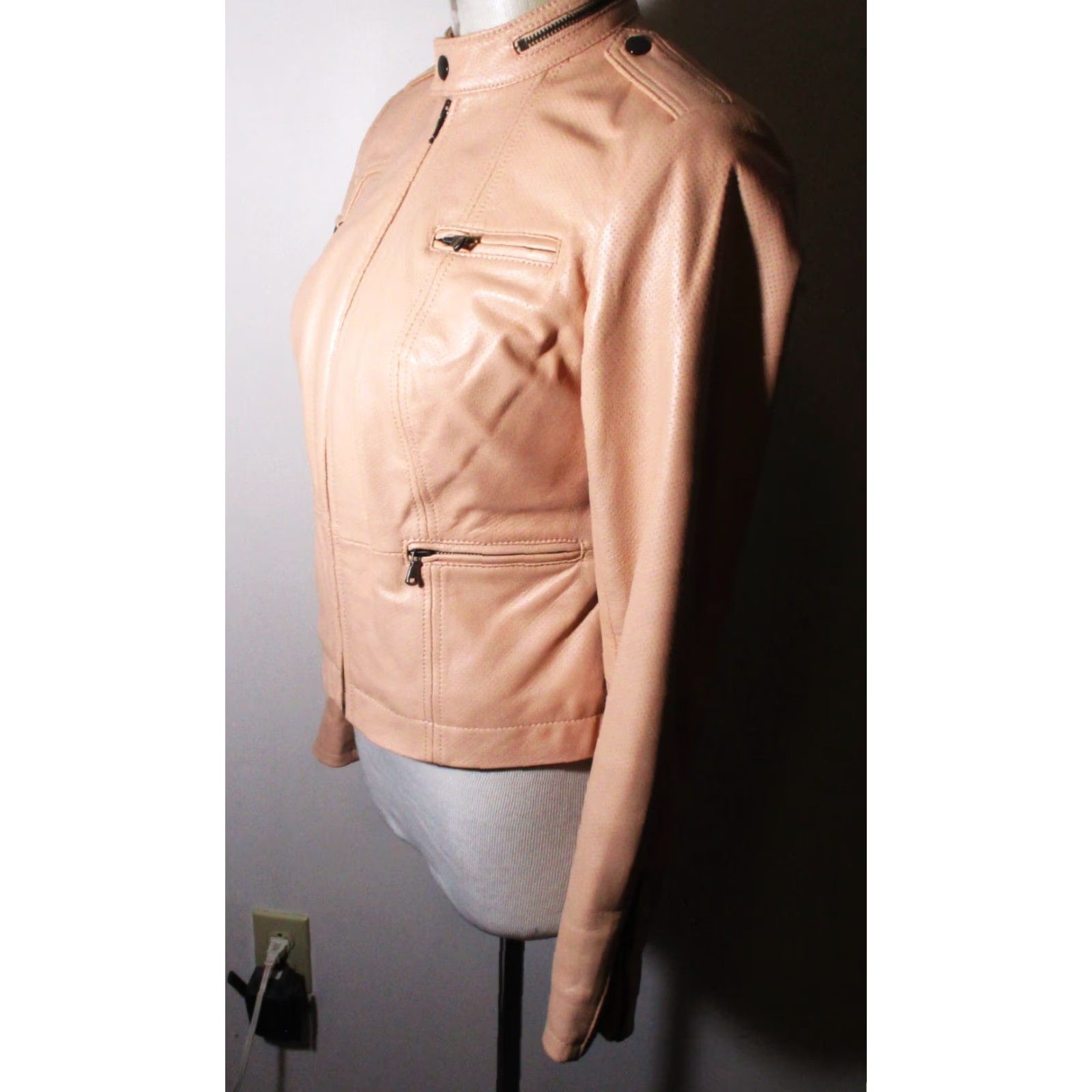 Vintage G.I.L.L. Peach Full Zip 100% Leather Mock Neck Jacket Women's Size 2 Shirt (Long Sleeve) Jacket Women's Peach 2 Leather G.I.L.L. Vintage? No. Size XS / US 0-2 / IT 36-38 - 4 Thumbnail