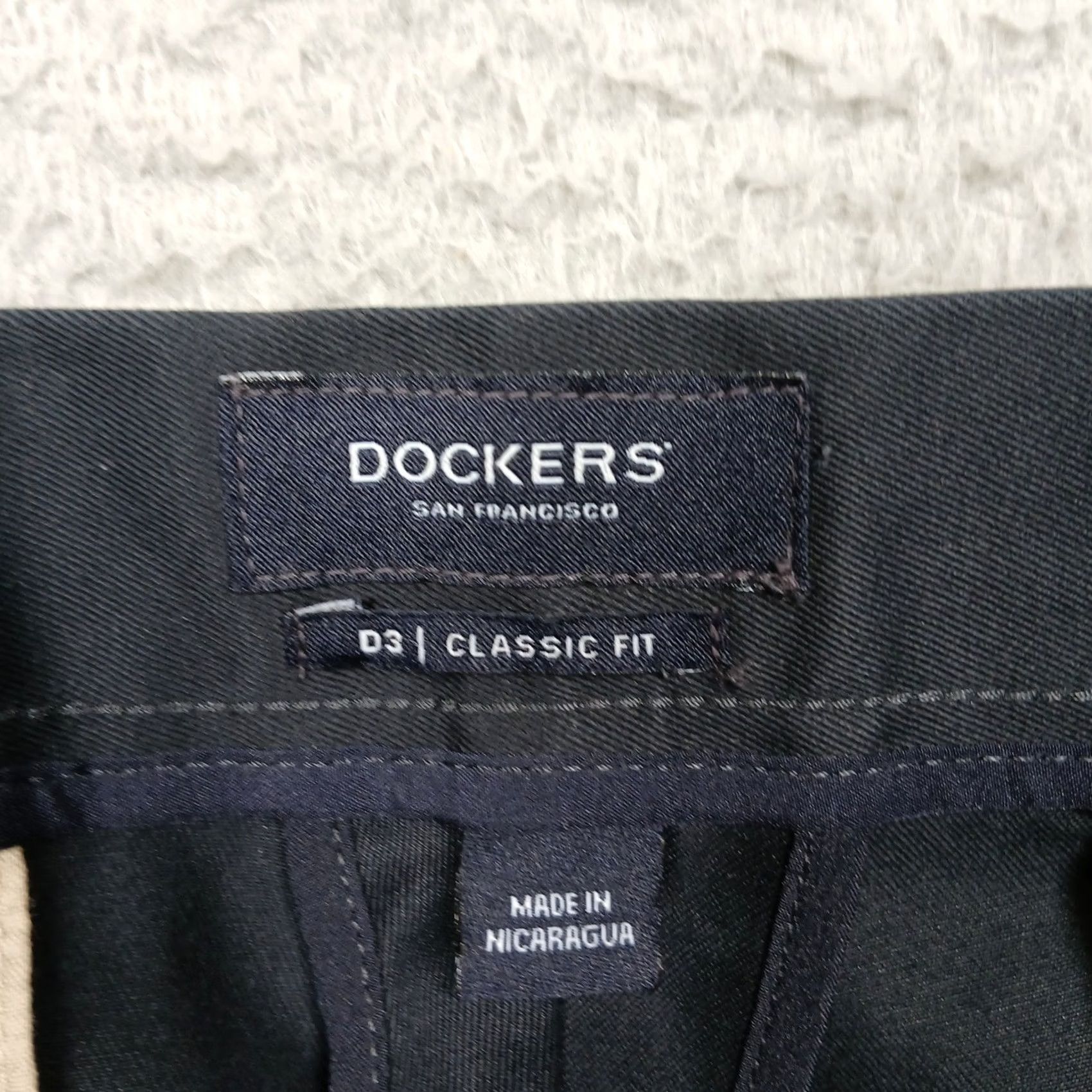 Dockers Dockers D3 Classic Fit Pleated Khaki Pants Men 36x34 Navy NWT Size US 36 / EU 52 - 4 Thumbnail