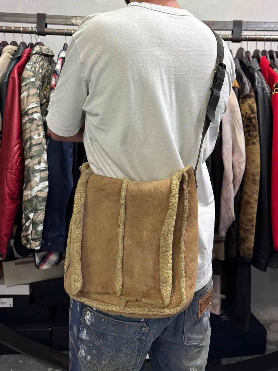 Dolce & Gabbana 2000s Dolce & Gabbana Shearling Beige Shoulder Bag Size ONE SIZE - 2 Thumbnail