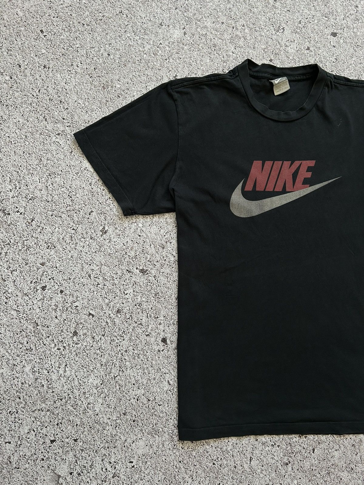 Nike × Vintage Nike Vintage 90s Big Logo Center Retro T-shirt Hype Y2K Size US L / EU 52-54 / 3 - 2 Thumbnail