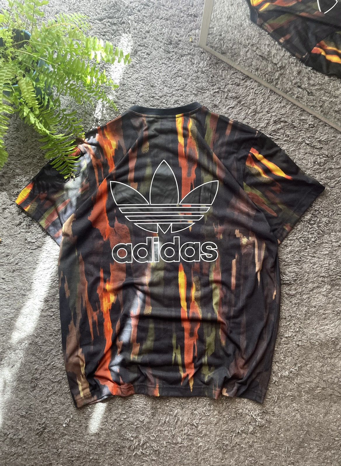 Adidas × Pharrell Adidas T-Shirt Pharrell Williams Designer Streetwear Rare Size US L / EU 52-54 / 3 - 1 Thumbnail