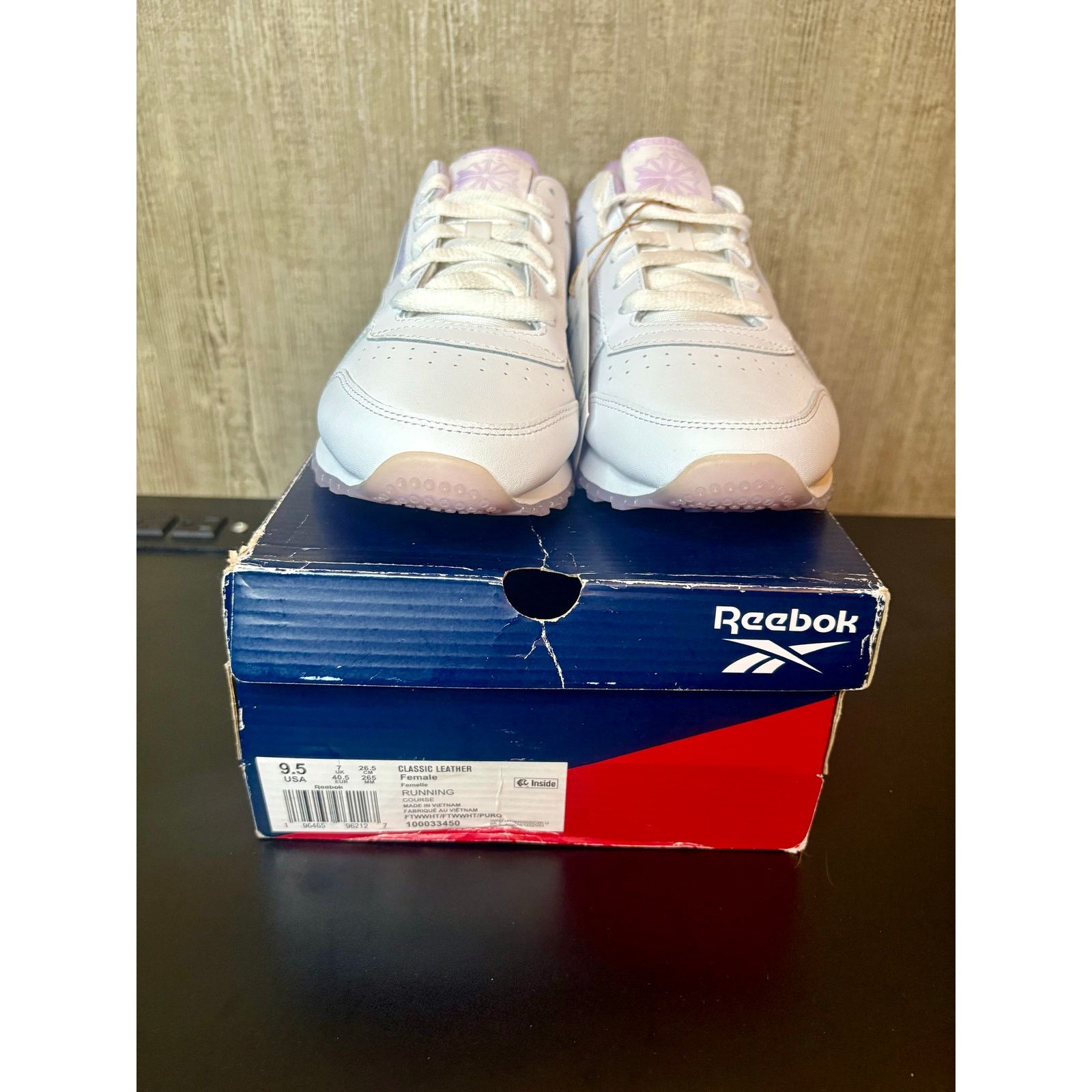 Reebok NWT 9.5W - Classic Leather Reebok Running Shoe (wht/purple) Size US 9.5 / IT 39.5 - 5 Thumbnail