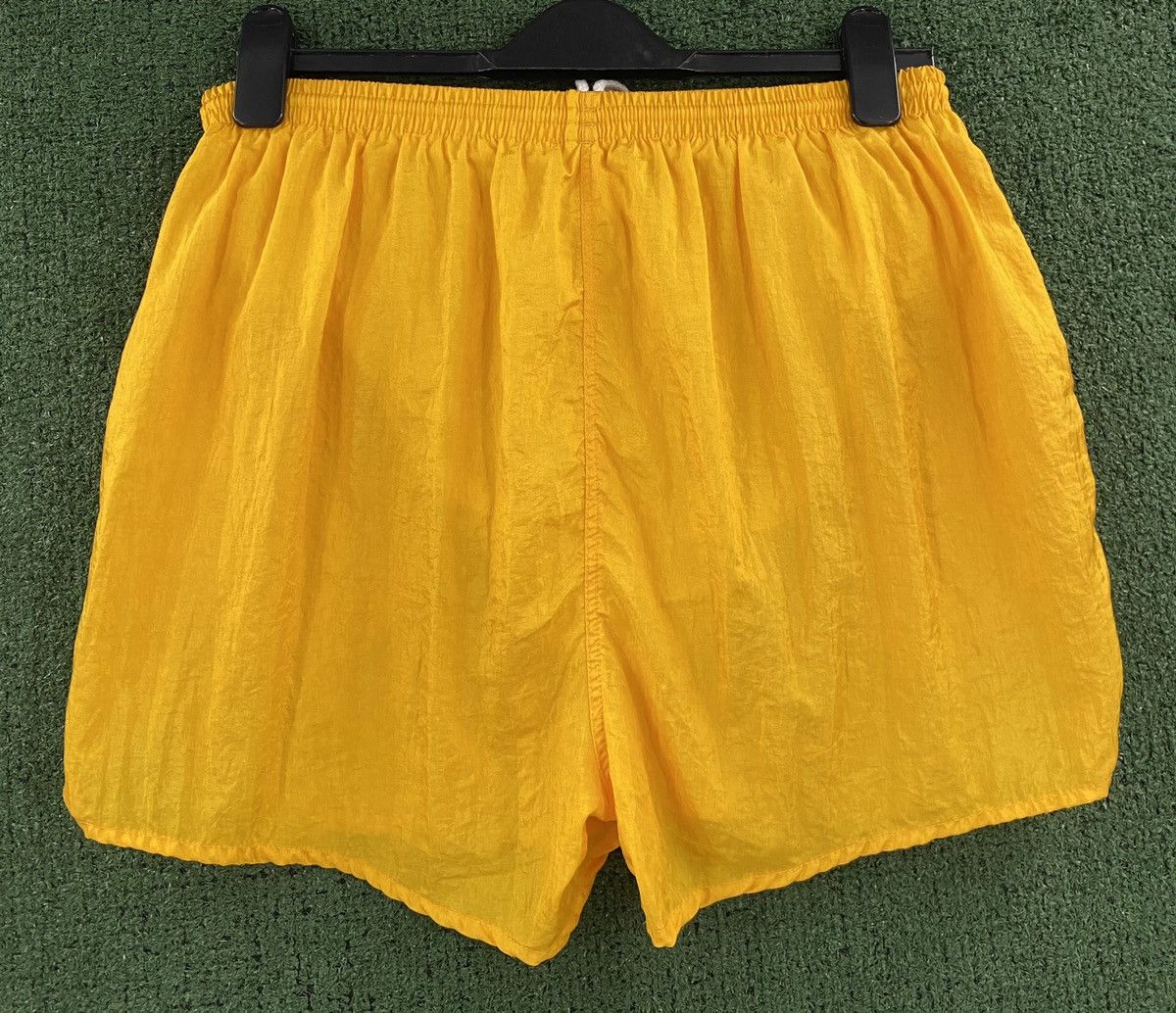 New Balance VTG 90’s New Balance Taxi Yellow Lined Windbreaker Shorts Size US 36 / EU 52 - 7 Thumbnail