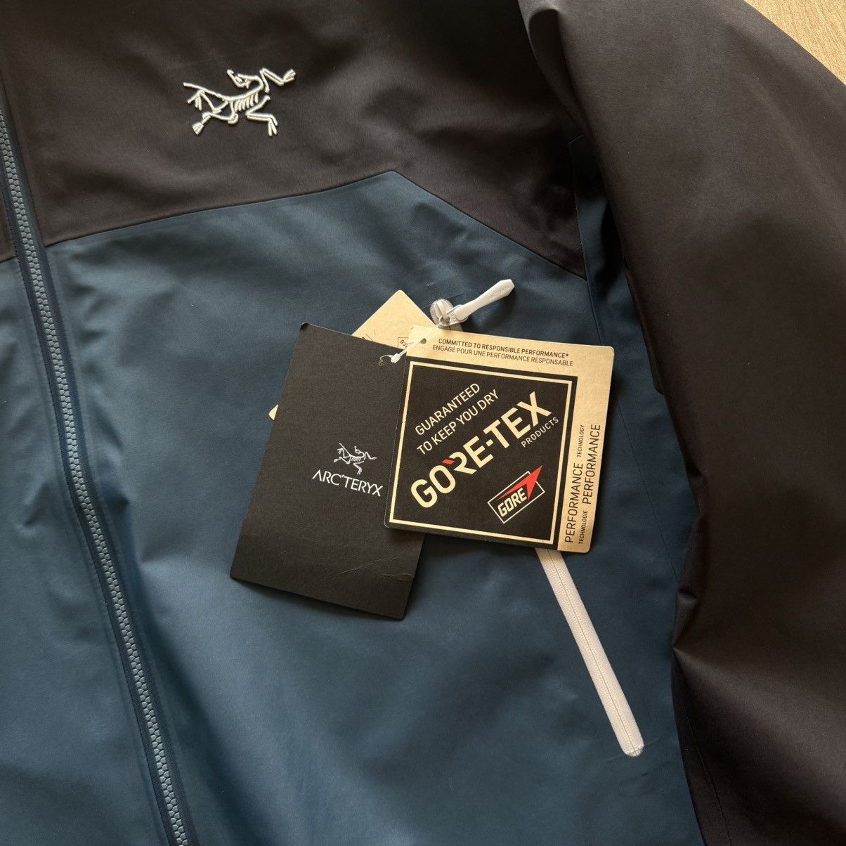 Arc'teryx Arc'teryx Beta Jacket Gore-Tex Mens Size US XL / EU 56 / 4 - 7 Thumbnail