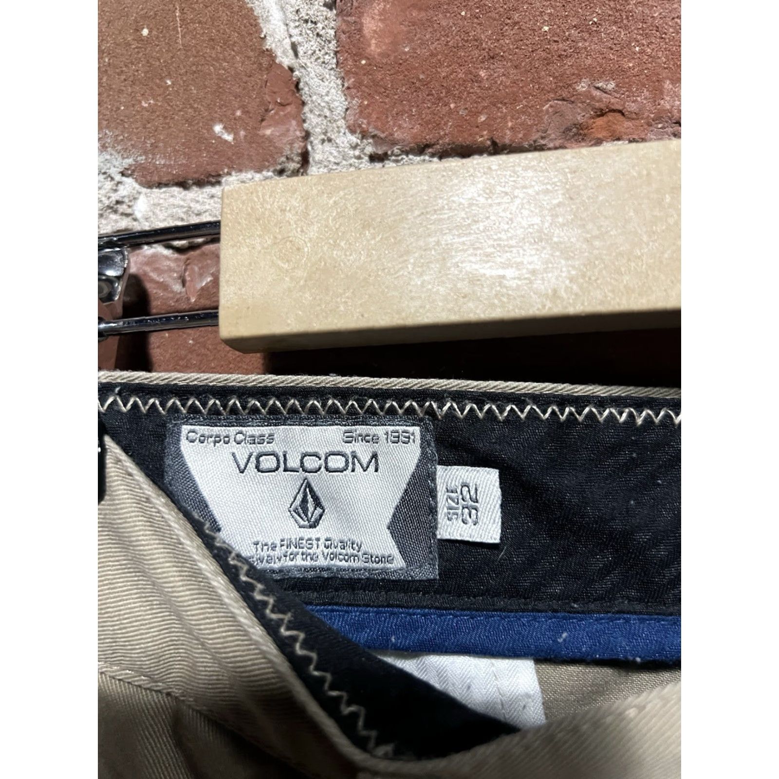Volcom Volcom Chino Shorts Mens Beige 32 Khaki (Used) Regular Size 32 China Brand Volcom Size US 32 / EU 48 - 3 Thumbnail