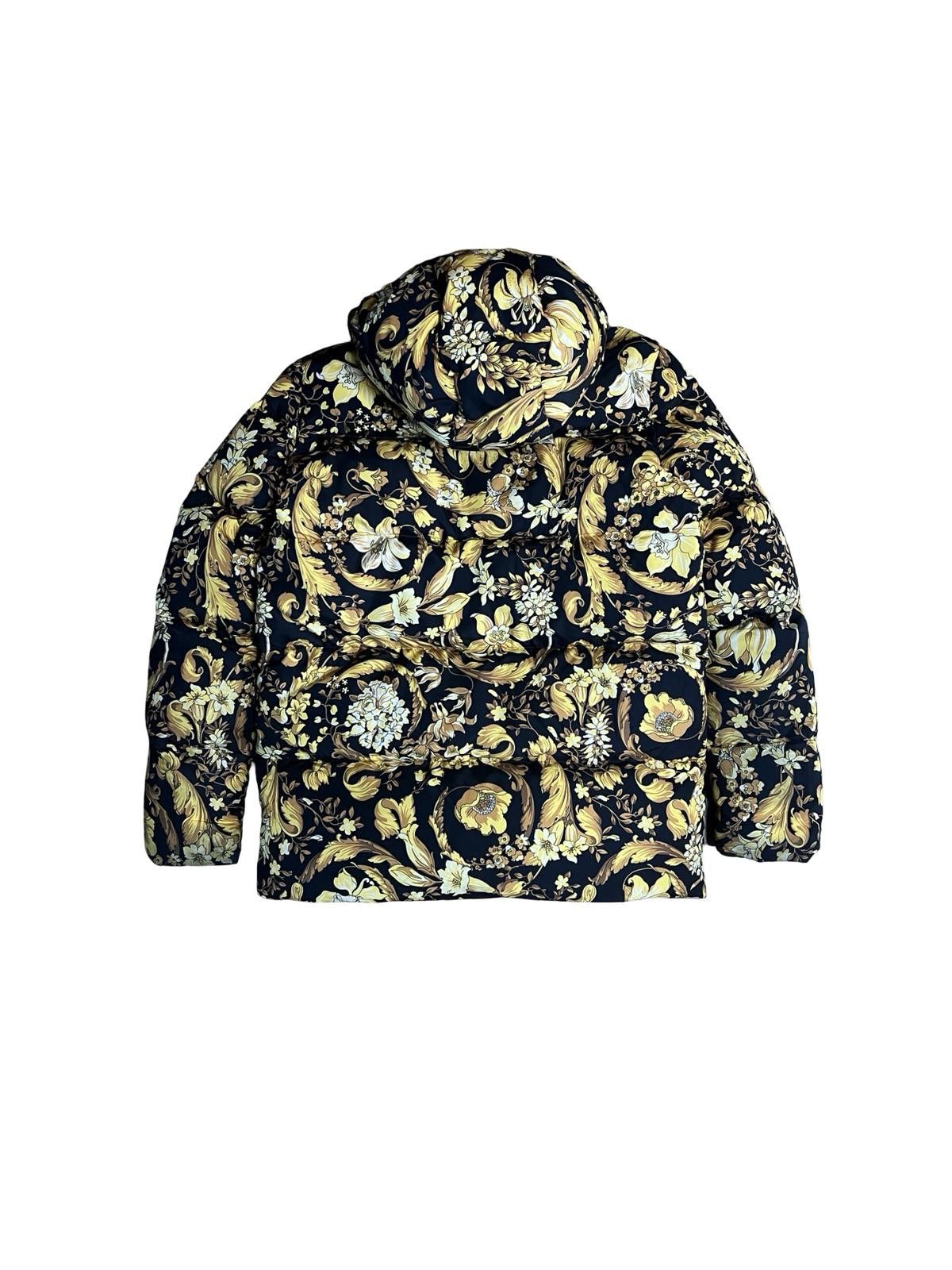 Versace Versace Baroque Print Puffer Jacket Medusa NFC size 38 Size S / US 4 / IT 40 - 2 Thumbnail