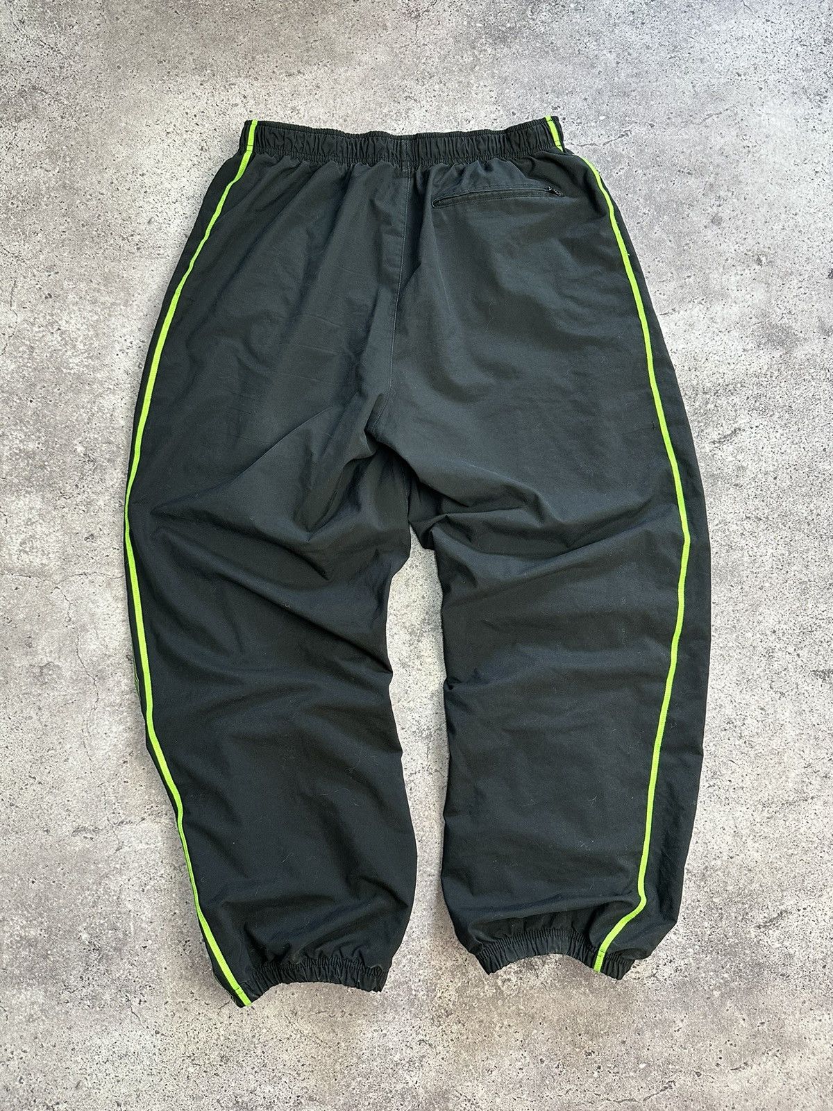 Nike × Vintage Vintage Nike Y2K Nylon Pants Drill Black Size US 36 / EU 52 - 7 Thumbnail