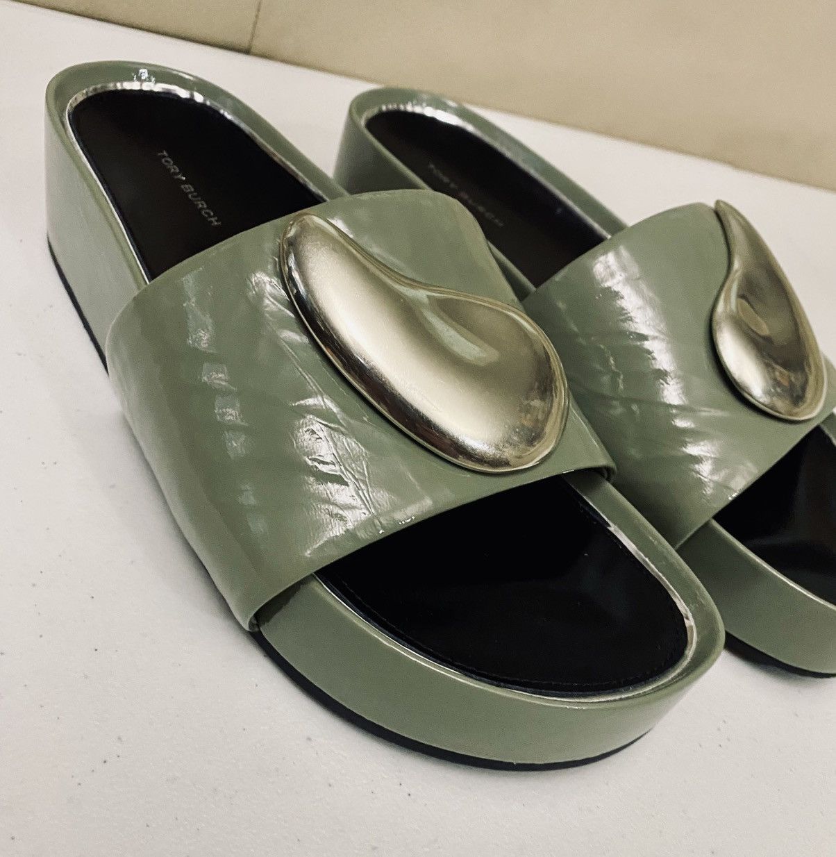 Tory Burch Tory Burch Patos Slide Crinkle Leather Metal Plate 8.5 New Size US 8.5 / IT 38.5 - 4 Thumbnail