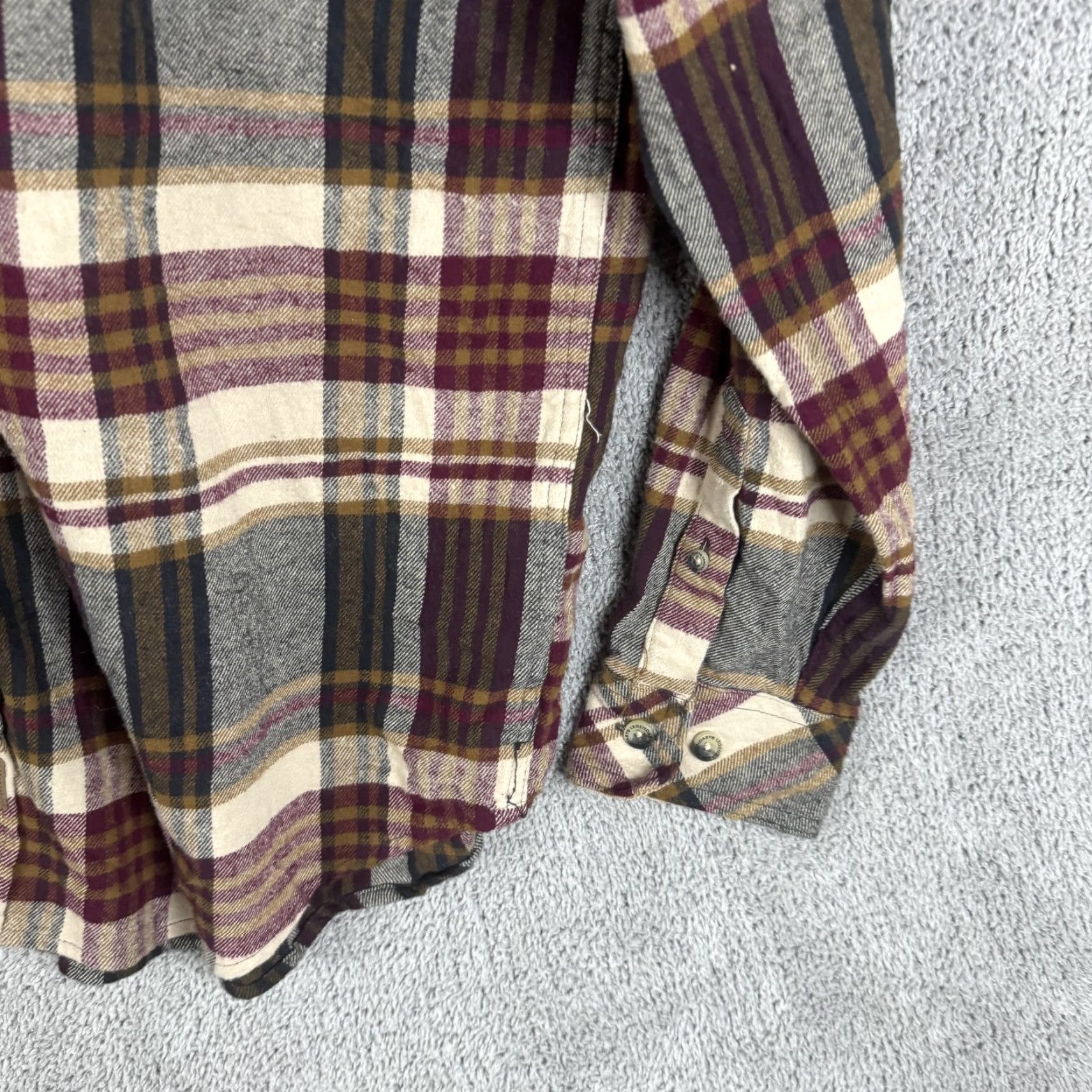 Vintage VINTAGE Legendary Whitetails Shirt Mens L Plaid Flannel Button Front Casual Outdoor Size US L / EU 52-54 / 3 - 3 Thumbnail