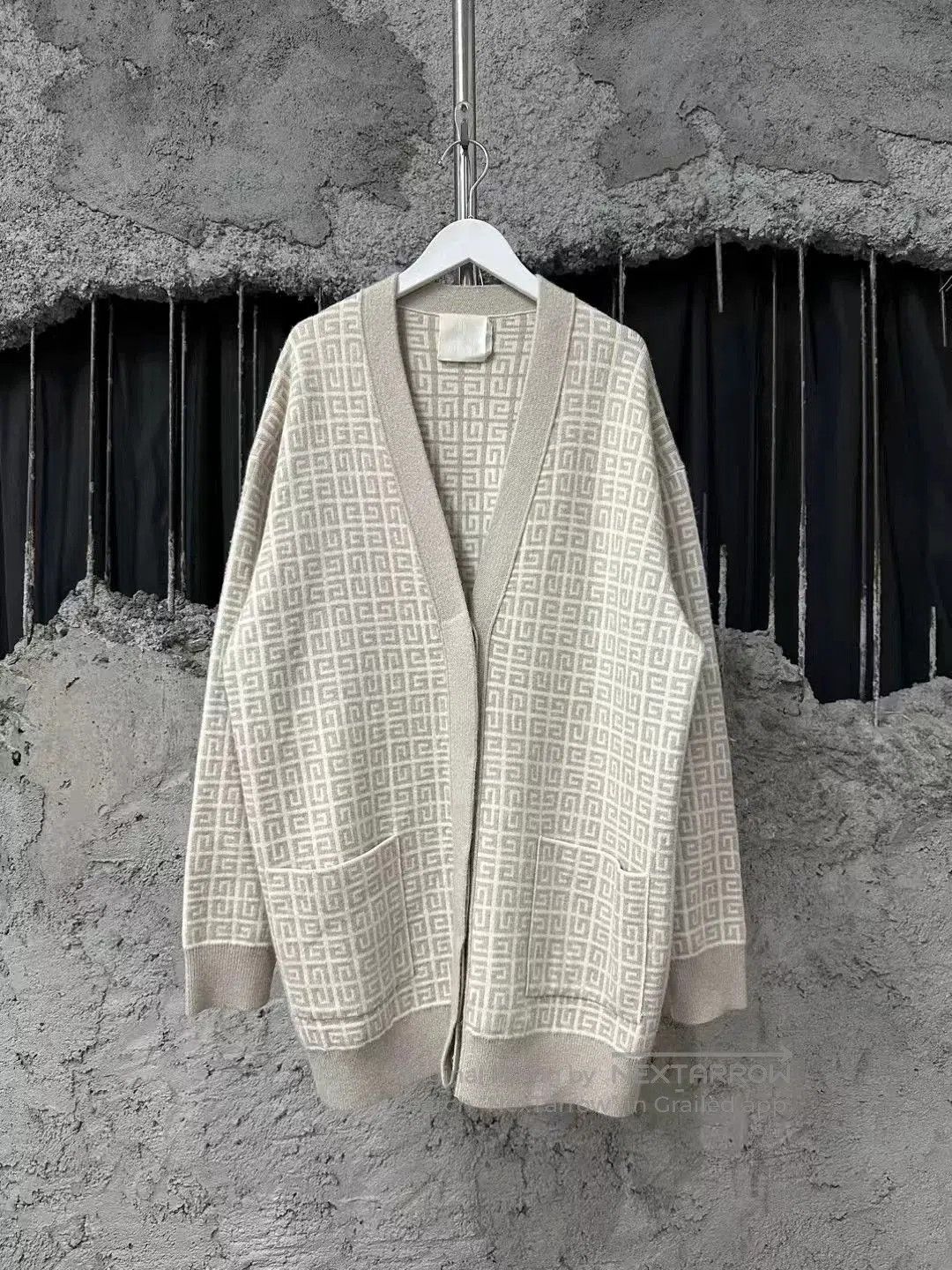 Givenchy Givenchy 4G Print Cashmere Cardigan. Size S / US 4 / IT 40 - 1 Thumbnail