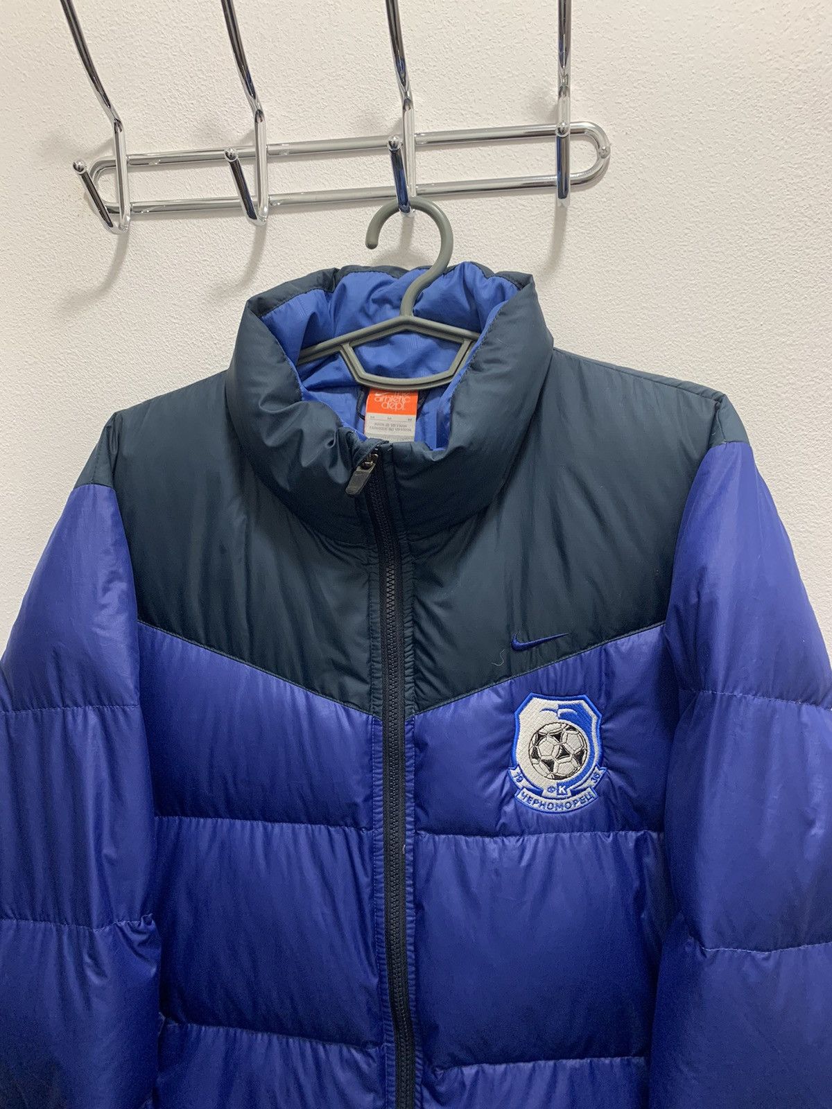 Nike Vintage Nike FC Chernomorets Ukraine Down Puffer Jacket Size US M / EU 48-50 / 2 - 2 Thumbnail