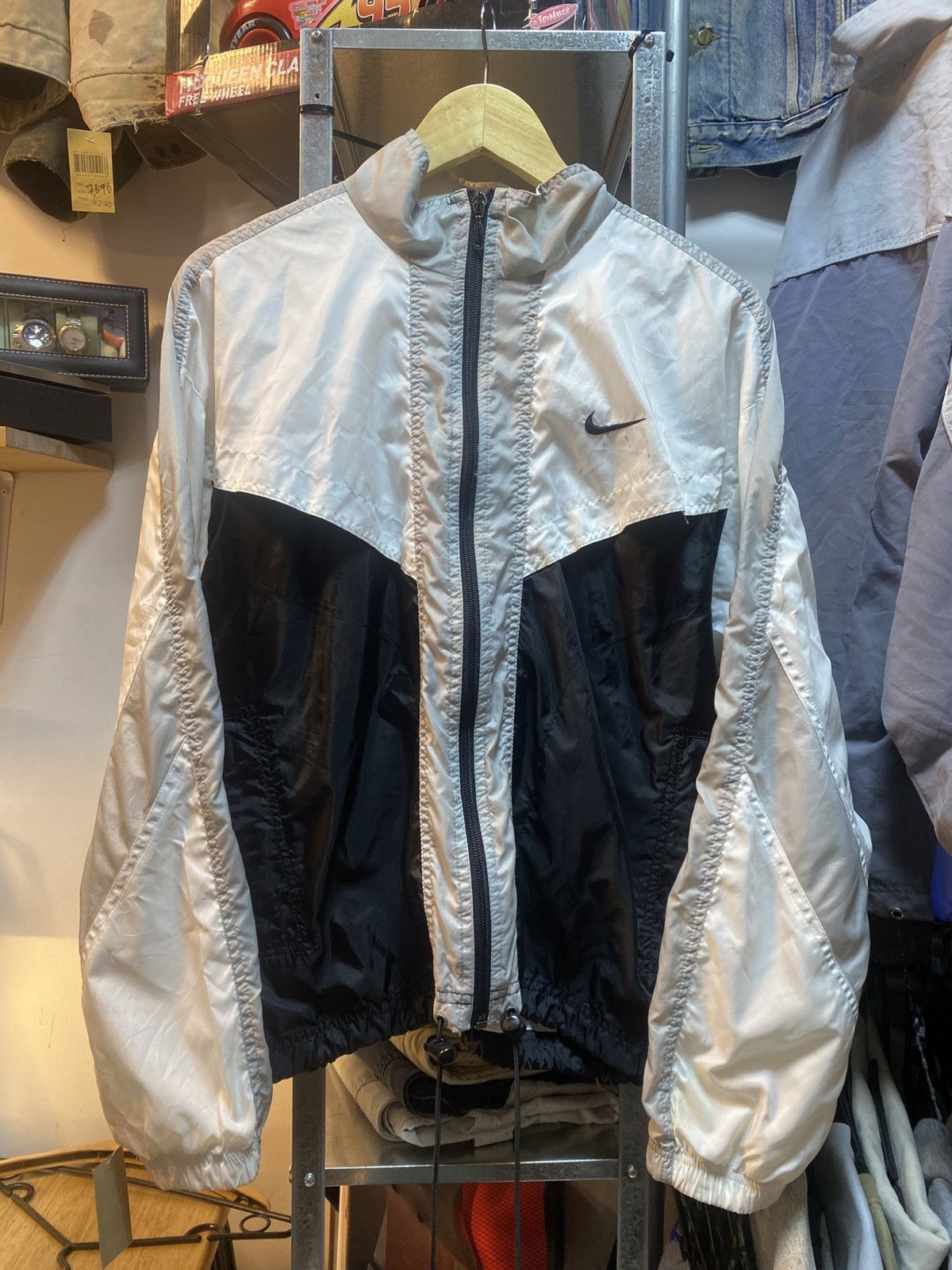 Nike Vintage Nike Swoosh Windbreaker Jacket Size US L / EU 52-54 / 3 - 1 Thumbnail