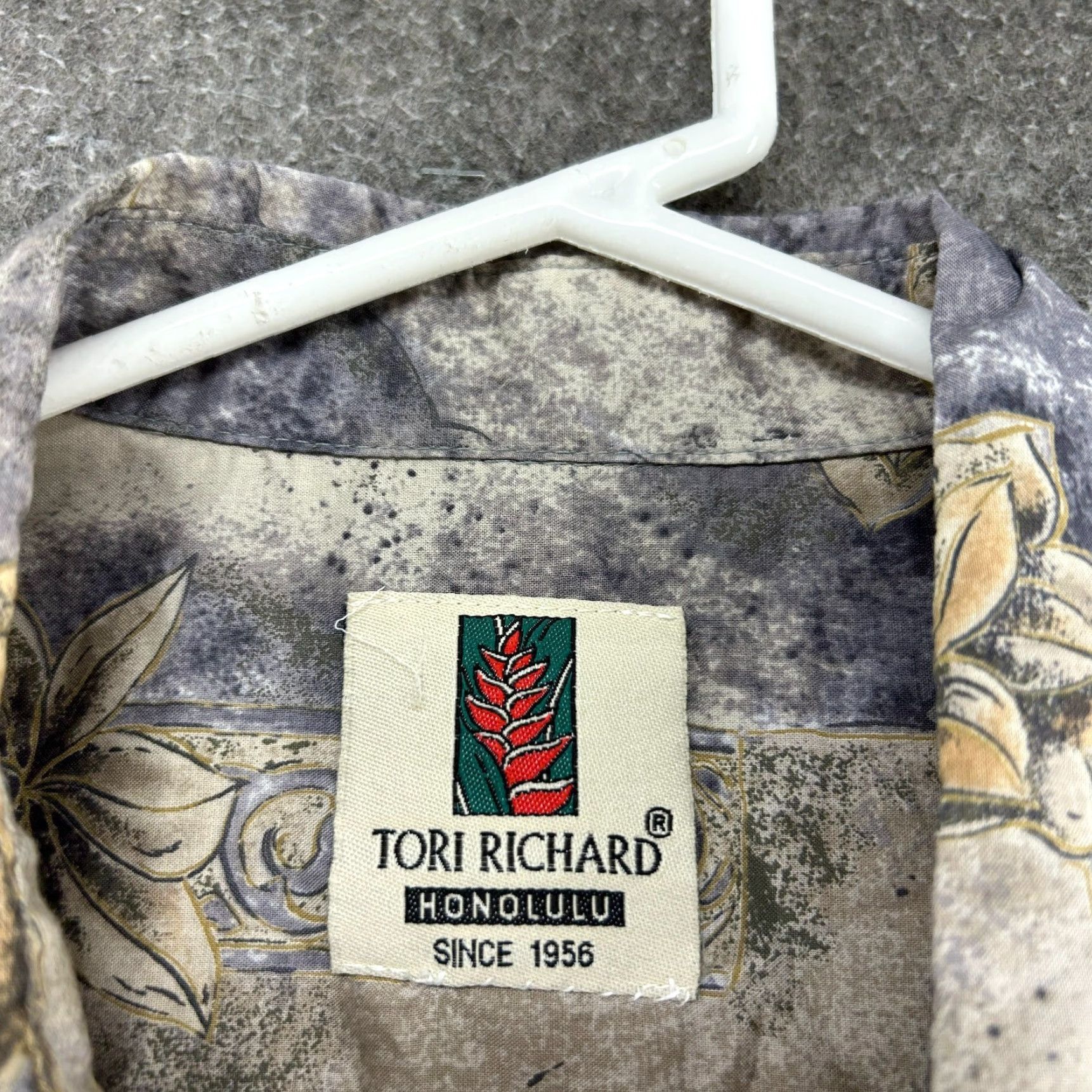 Tori Richard Tori Richard Shirt Mens XL Beige Blue Floral Leaves Tropical Hawaiian Honolulu Button-Up Short Sleeve Pockets Multicolor Size US XL / EU 56 / 4 - 2 Thumbnail