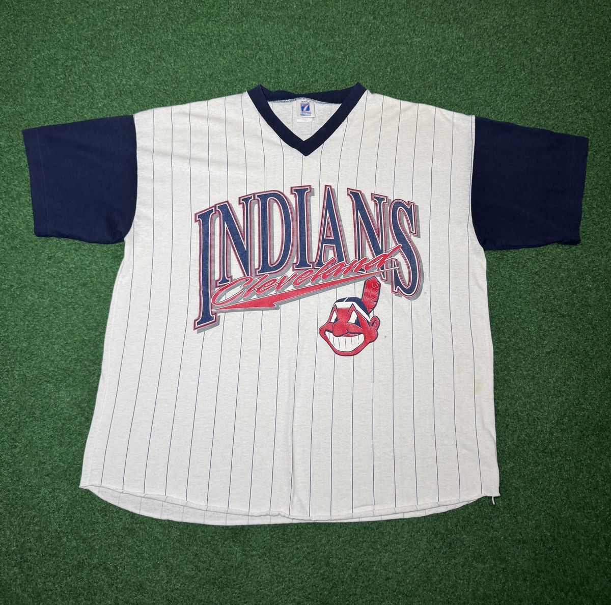 Logo 7 Vintage 90s Cleveland Indians Logo 7 Pinstriped T Shirt Size US L / EU 52-54 / 3 - 1 Thumbnail