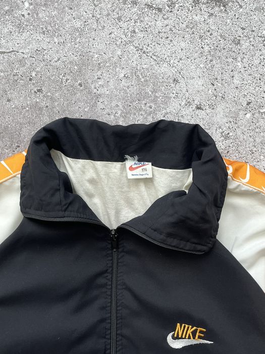 nike windbreaker big logo