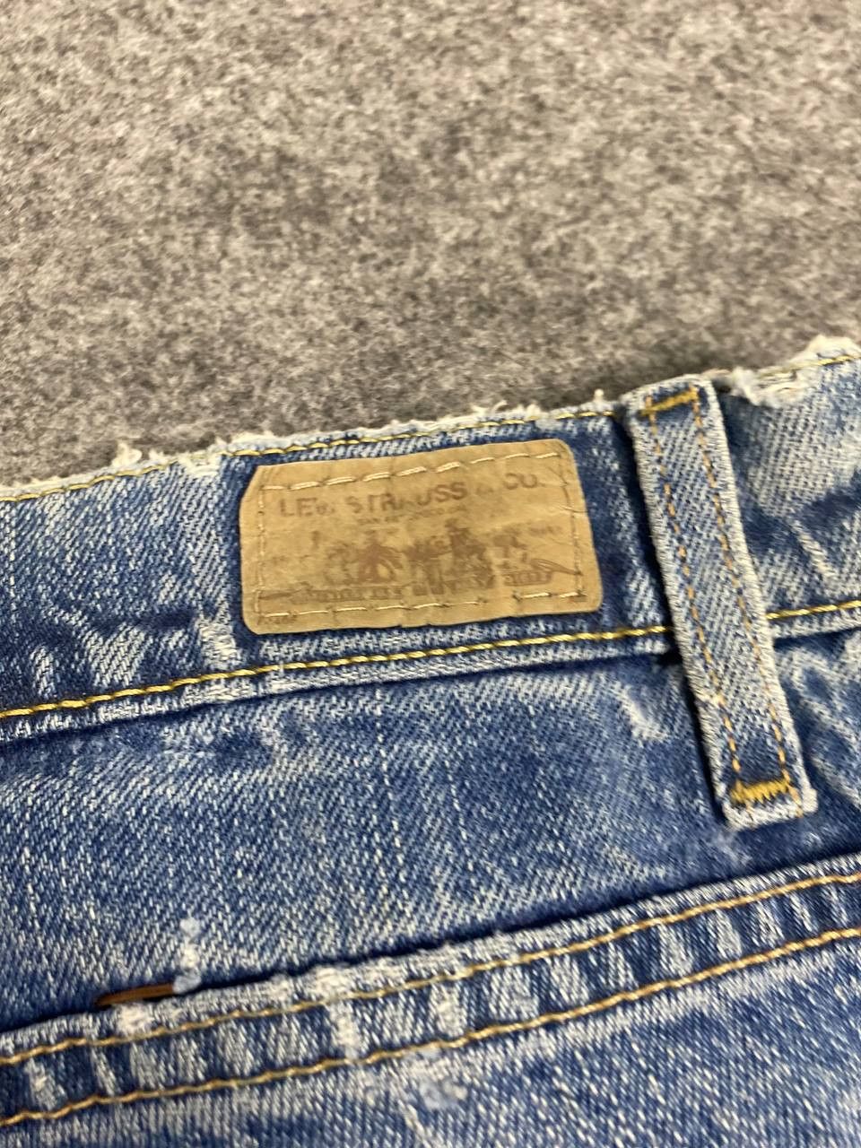 Levi's vintage levis 550 relaxed tapered distressed denim Size US 33 - 7 Thumbnail