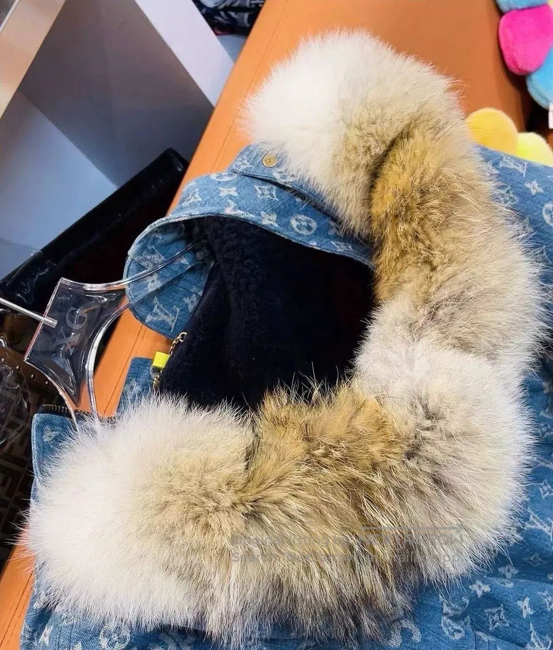 Louis Vuitton LV x Supreme Denim Logo Fur Collar Jacket. Size US L / EU 52-54 / 3 - 8 Thumbnail
