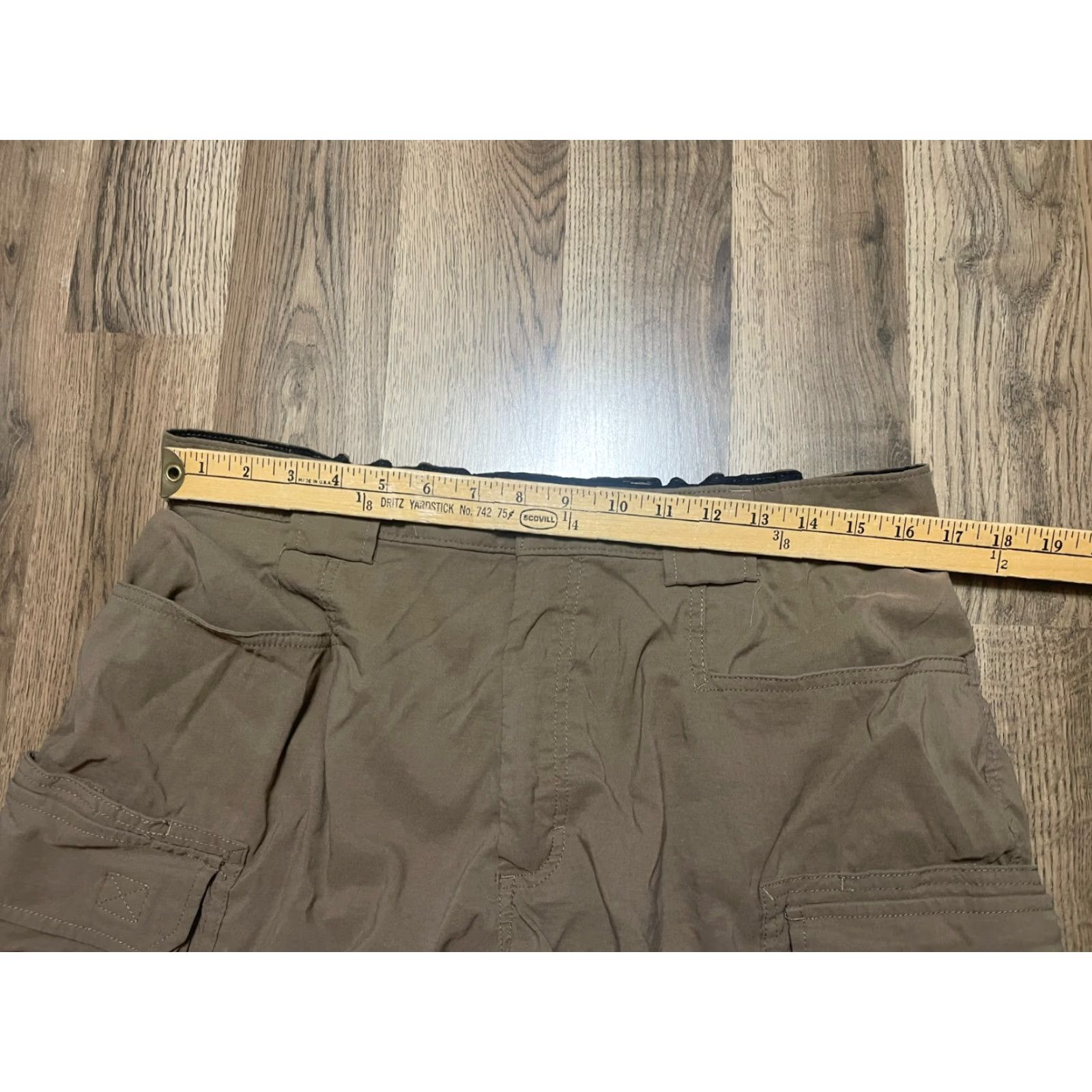 Vintage Duluth Trading Co. Shorts, Men's Size Large, Cargo, Beige, Regular Fit, 10in Inseam, Khaki, Casual, Mens Size US 33 - 6 Thumbnail