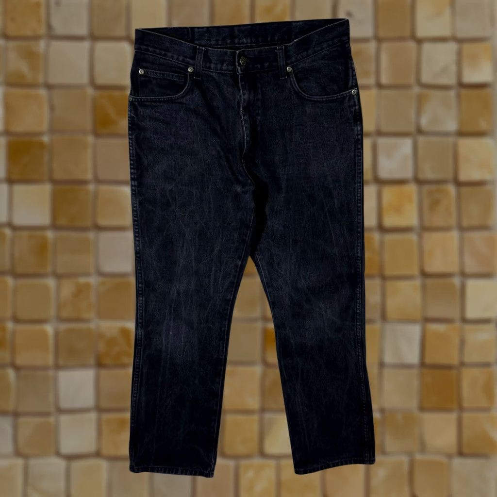 Wrangler Wrangler Regular Fit Faded Black Straight Leg Cotton Denim Jeans N/A W34 L32 Mens Jeans Straight Rise 14" Zip Fly Button Mauritius Size US 34 / EU 50 - 1 Thumbnail