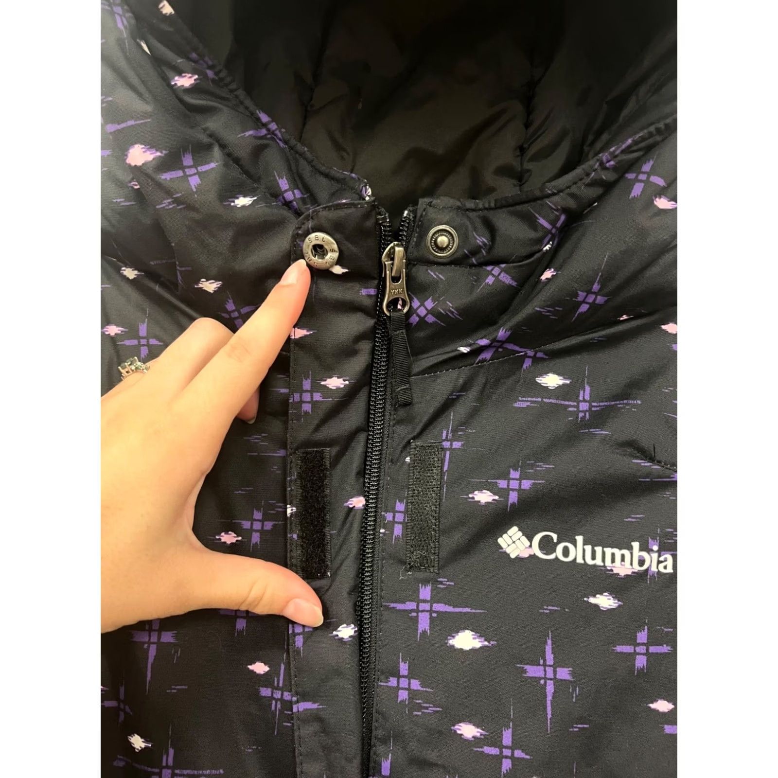 Vintage Columbia Outdoor Hooded Jacket XL Girls XLG Black Regular Winter Coat Hoodie Zip Pocket Mock-Velcro Cuffed Machine Washable Polyester Size XL / US 12-14 / IT 48-50 - 6 Thumbnail