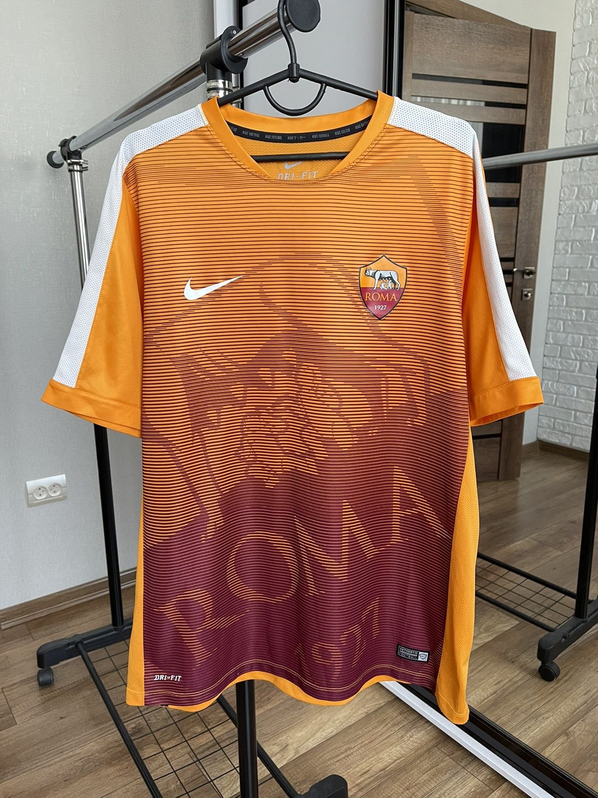 Nike 2018/2019 Nike AS Roma Soccer Jersey Pre Match T-Shirt Tee Size US XL / EU 56 / 4 - 3 Thumbnail