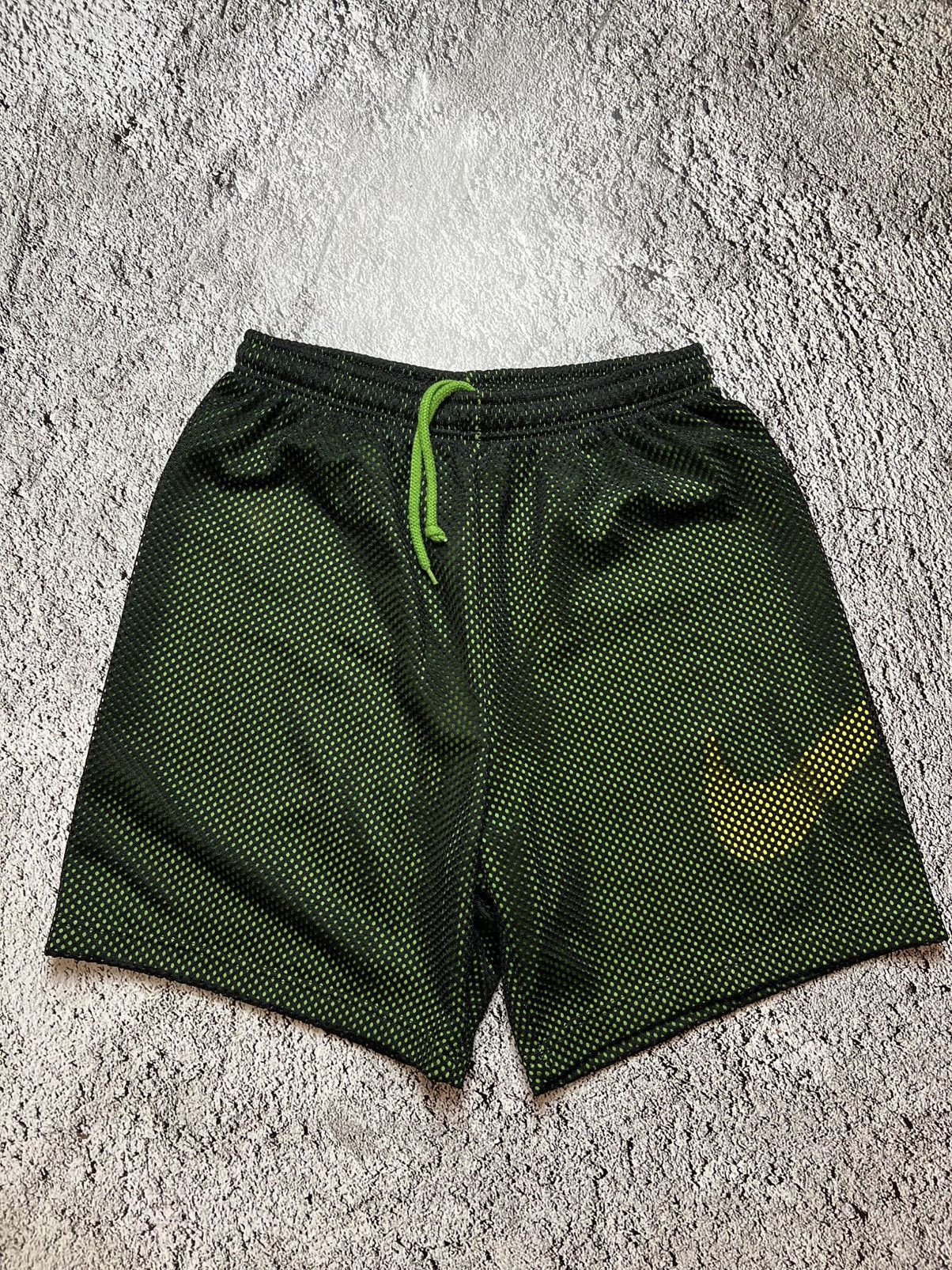 Nike VTG 90’s nike rare big swoosh shorts Size US 32 / EU 48 - 1 Thumbnail