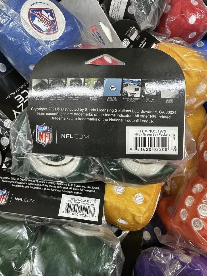 Designer Green Bay packers Fuzzy Dice New Size ONE SIZE - 3 Thumbnail