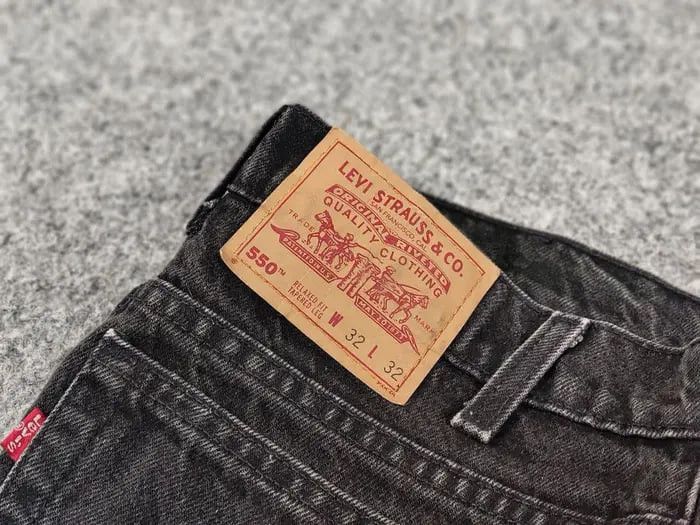 Levi's Vintage 90's levis 550 Black Denim mom Jeans Made in USA Size US 32 / EU 48 - 18 Thumbnail