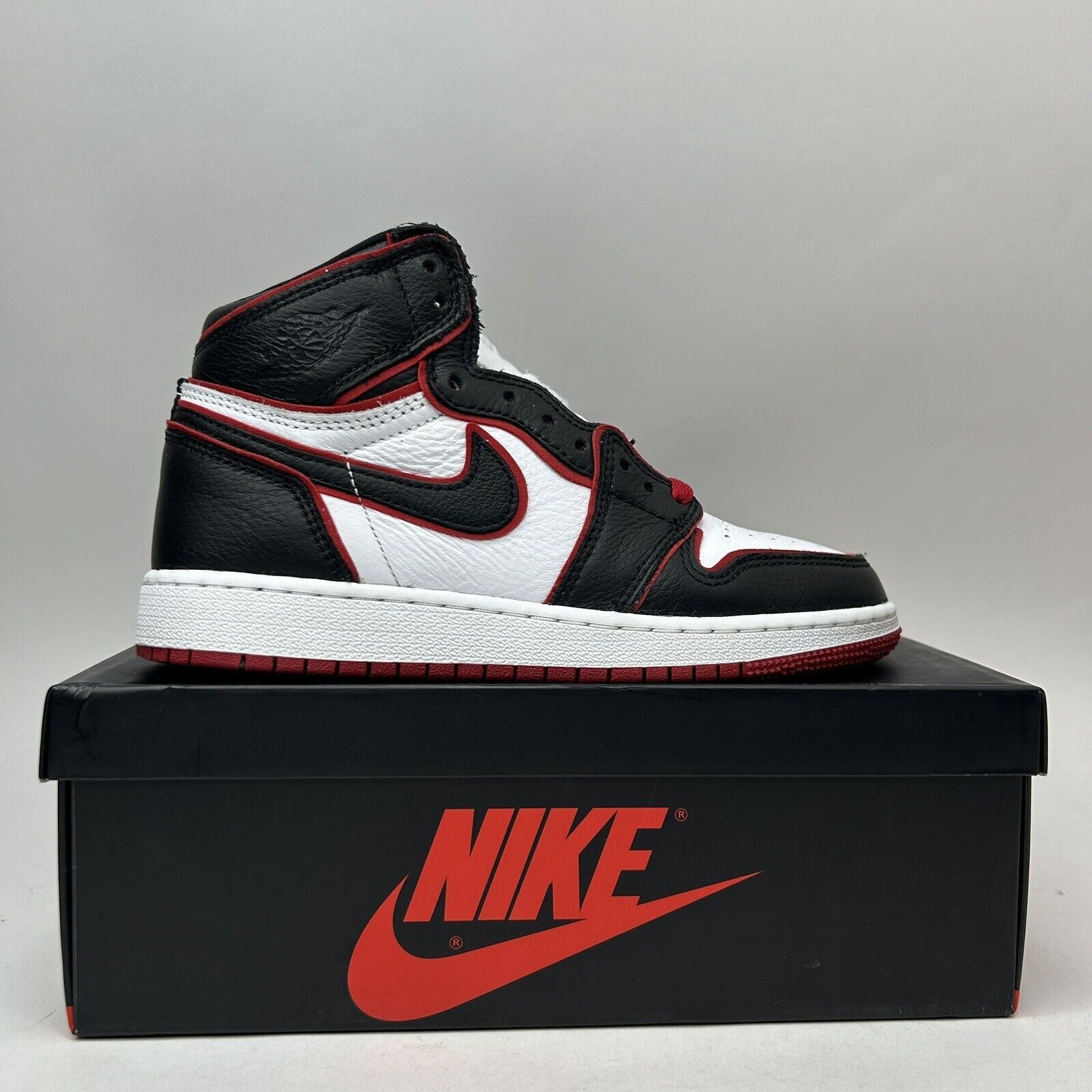 Nike Nike Shoes Air Jordan 1 Retro High OG BG “Bloodline” 2023 Size US 5.5 / IT 35.5 - 4 Thumbnail