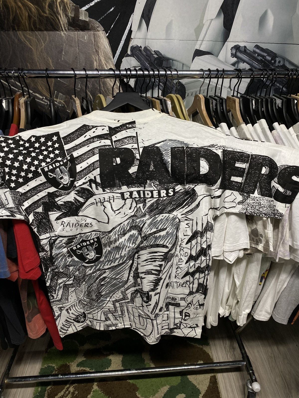 Vintage Vintage 90’s NFL Raiders T-Shirt Vtg Magic Johnson Tee XL Size US XL / EU 56 / 4 - 8 Thumbnail