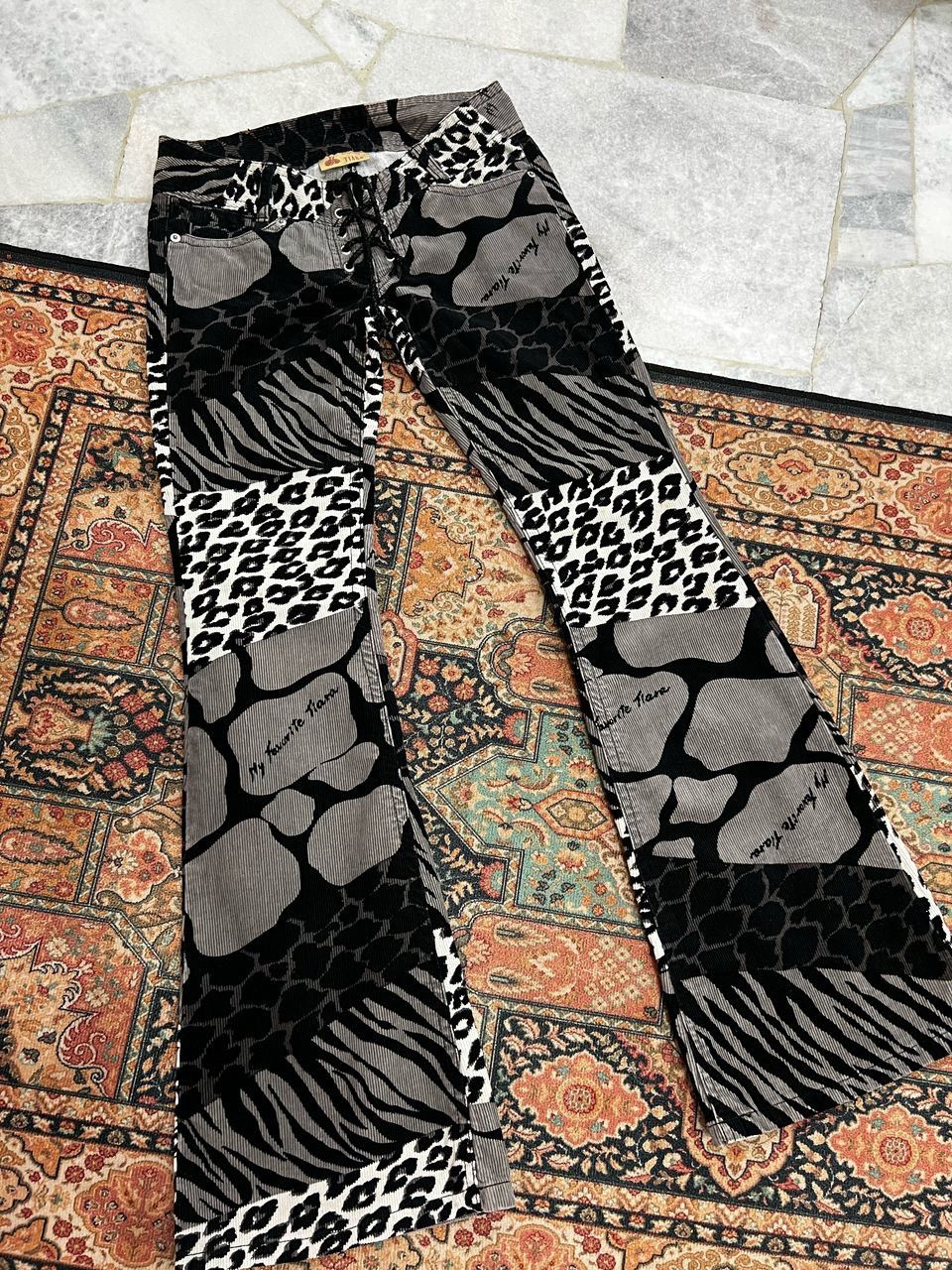Japanese Brand Japanese Brand My Favourite Tiara Corduroy Pants Size US 29 - 4 Thumbnail