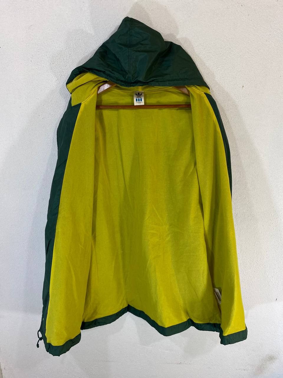 Adidas vintage adidas light jacket big logo back Size US L / EU 52-54 / 3 - 7 Thumbnail