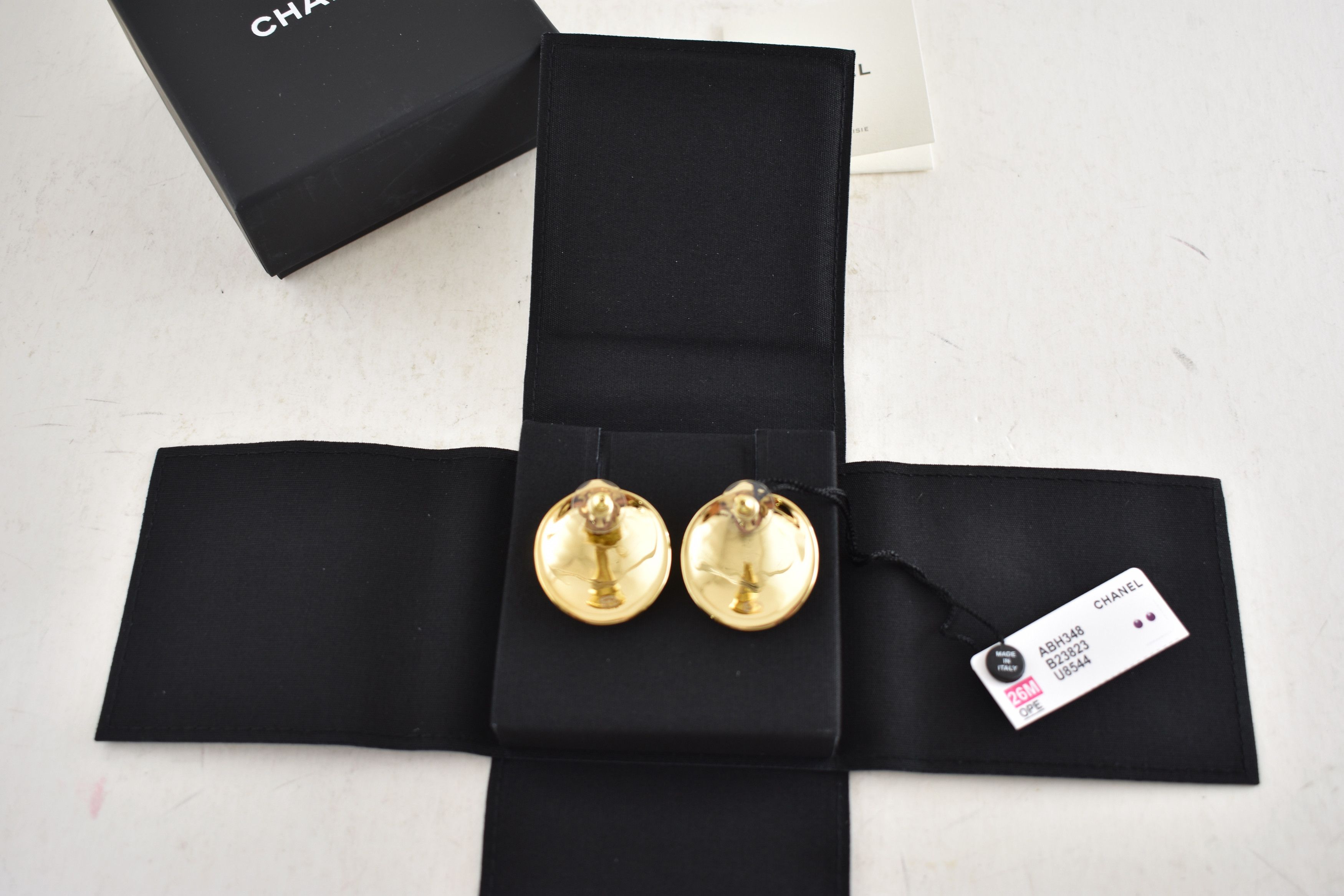 Chanel 26M Coco Beach Gold Shell Seashell CC Logo Dangle Earrings Size ONE SIZE - 16 Thumbnail