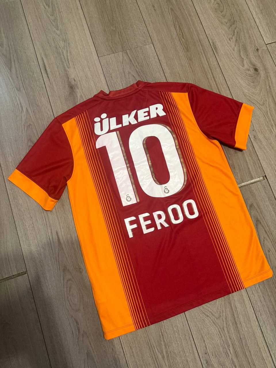 Nike GALATASARAY NIKE 2014/2015 FOOTBALL HOME JERSEY #10 SIZE M Size US M / EU 48-50 / 2 - 11 Thumbnail