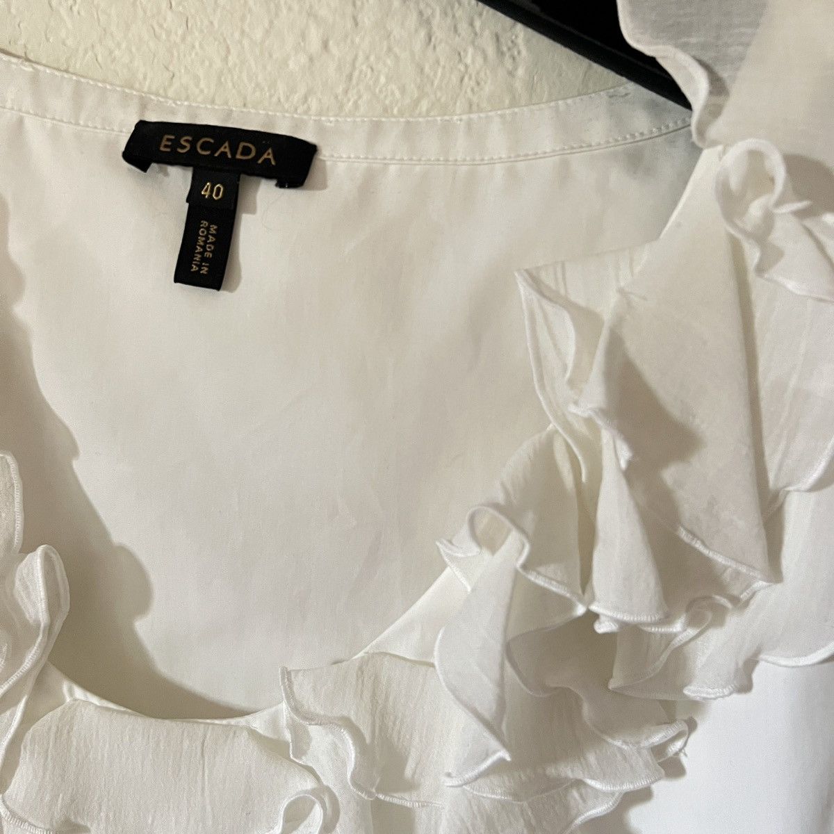 Escada ESCADA White Sleeveless Blouse Ruffle Size L / US 10 / IT 46 - 2 Thumbnail