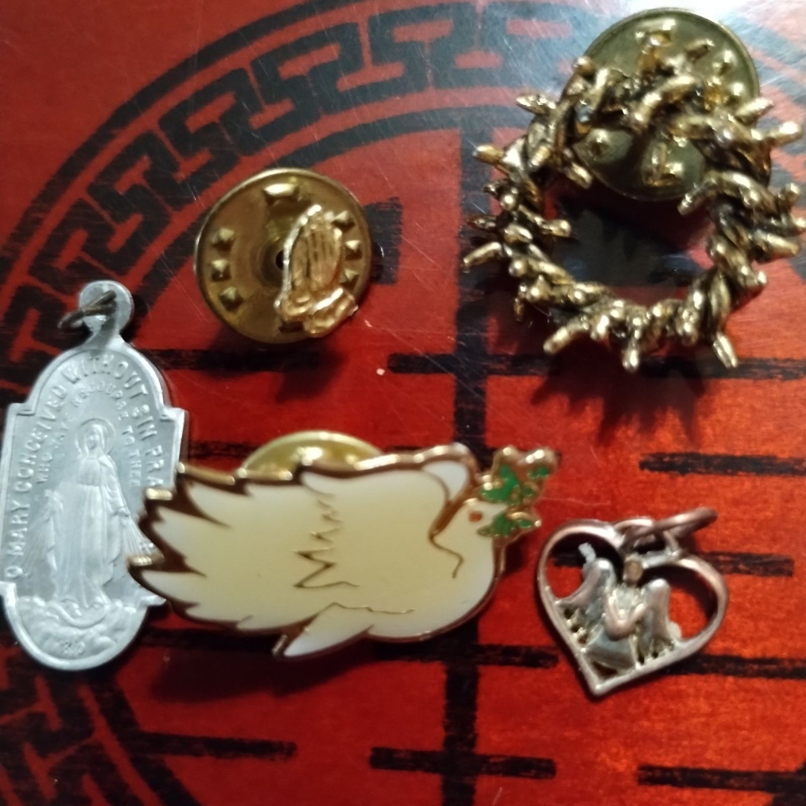 Vintage Vintage lot of religious pinbacks and one pendant Size ONE SIZE - 2 Thumbnail