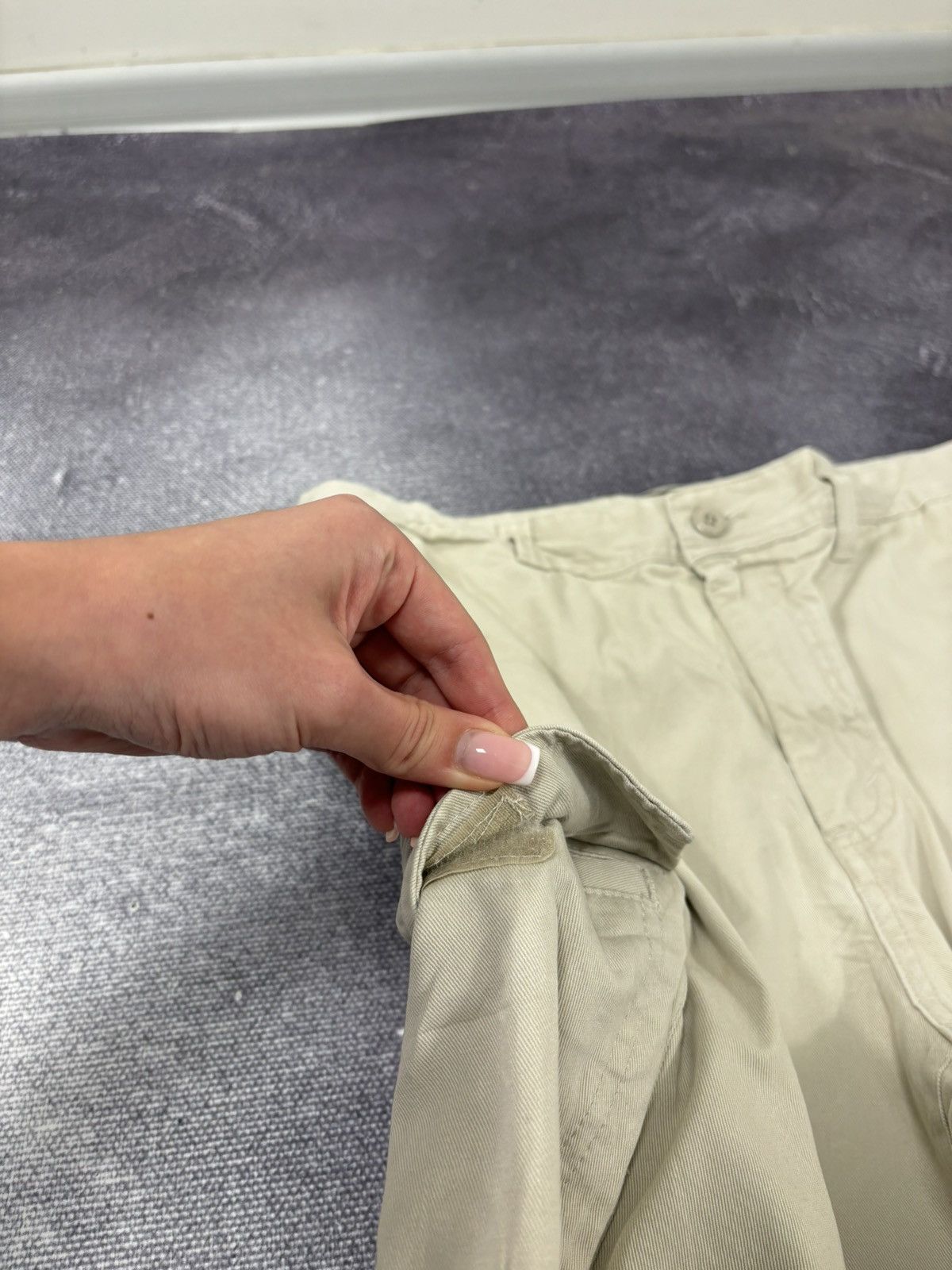 Eddie Bauer Vintage Eddie Bauer Y2K 2000s Beige Hype Cargo Shorts Size US 33 - 5 Thumbnail